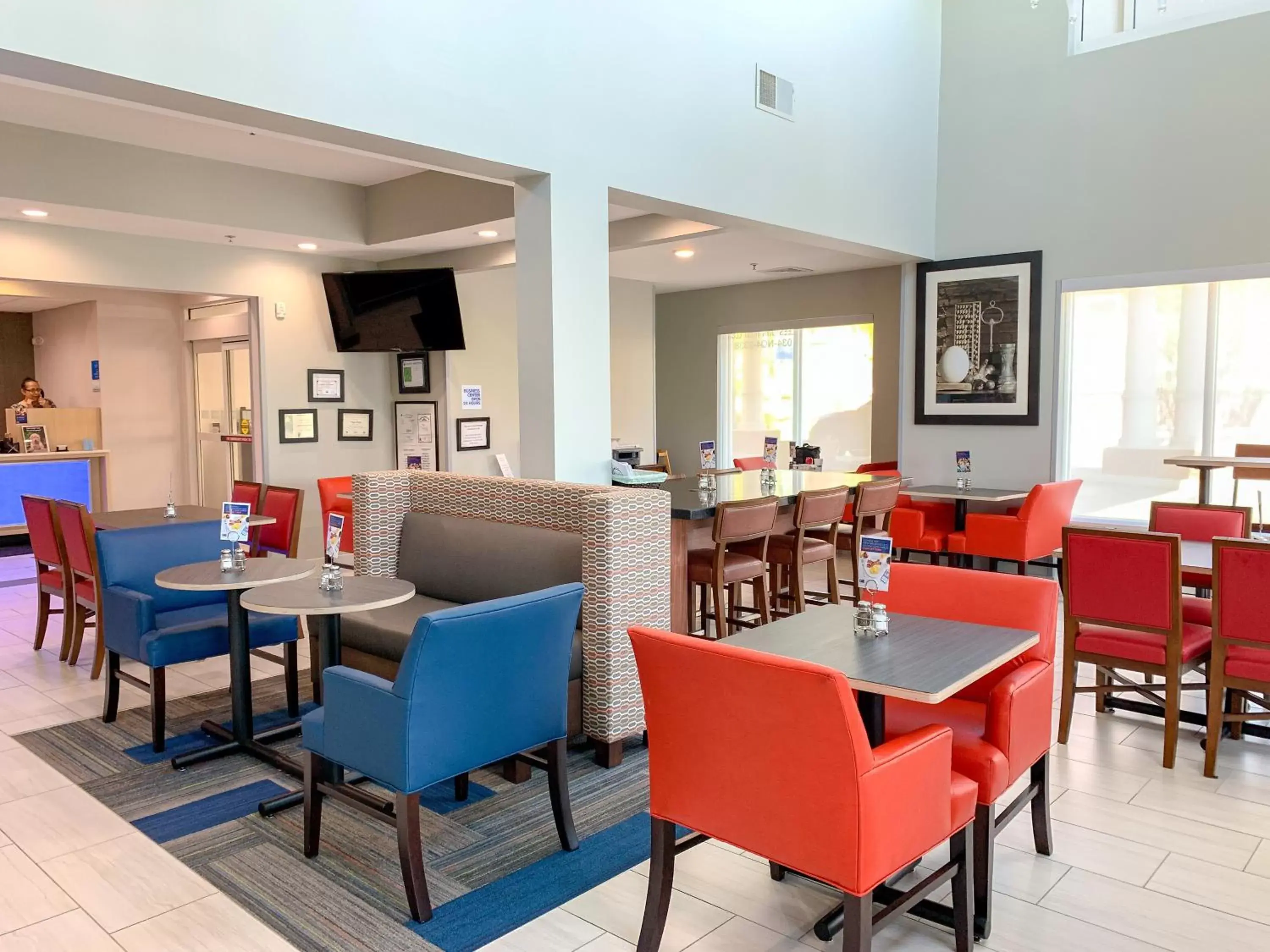 Breakfast, Restaurant/Places to Eat in Holiday Inn Express & Suites Lexington Downtown Area-Keeneland, an IHG Hotel