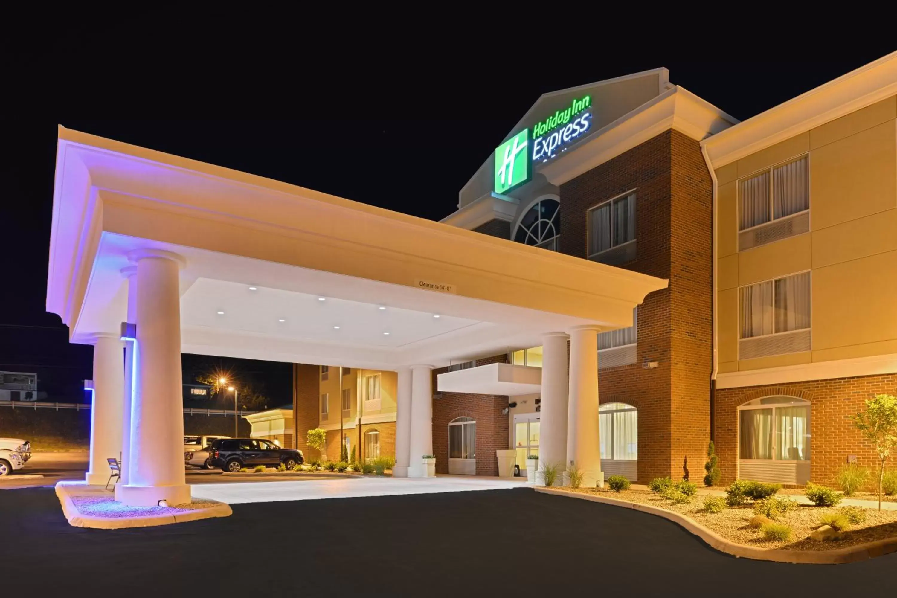 Property building in Holiday Inn Express & Suites Ironton, an IHG Hotel