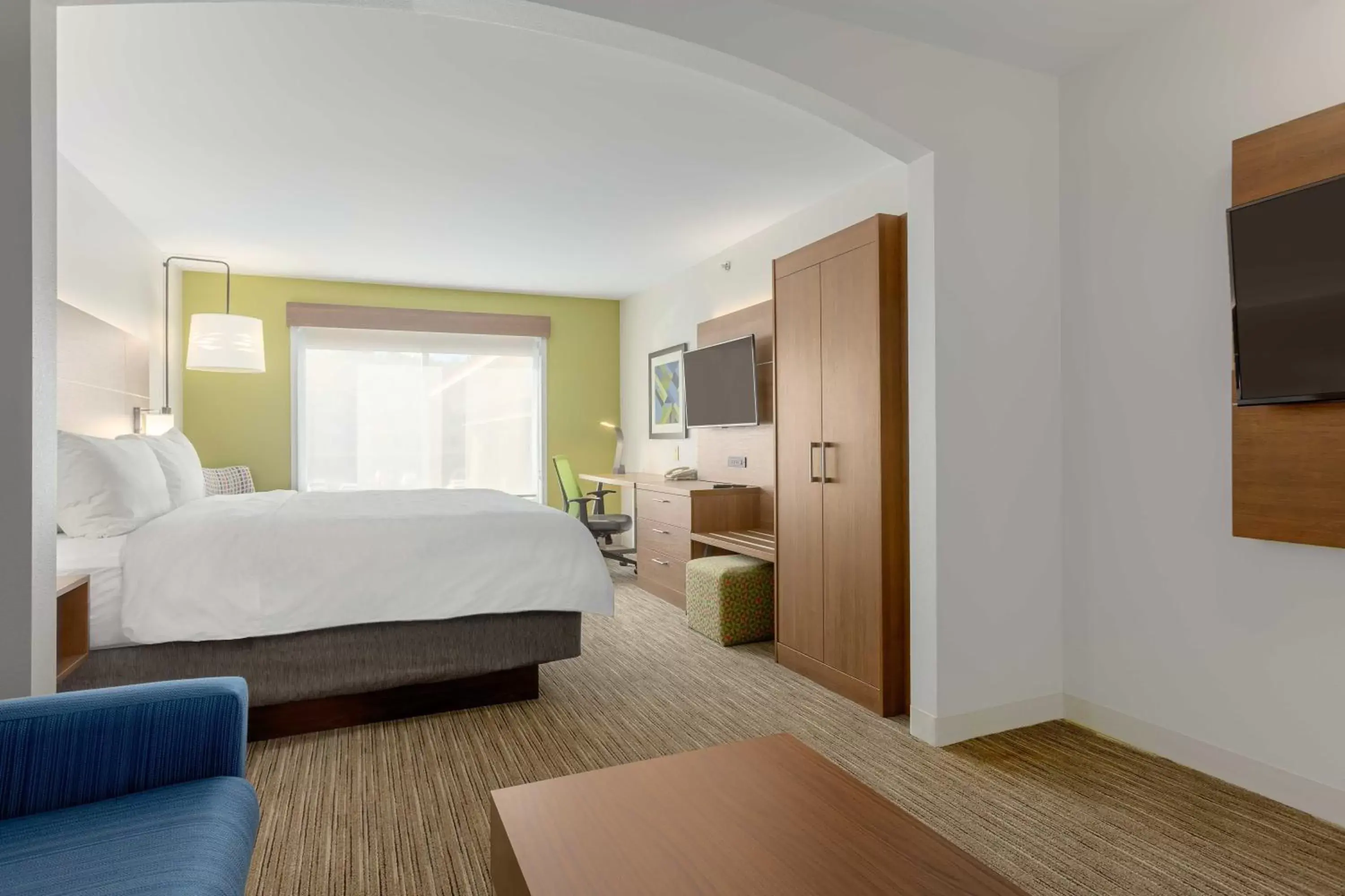 Photo of the whole room, Bed in Holiday Inn Express Hotel & Suites Binghamton University-Vestal, an IHG Hotel