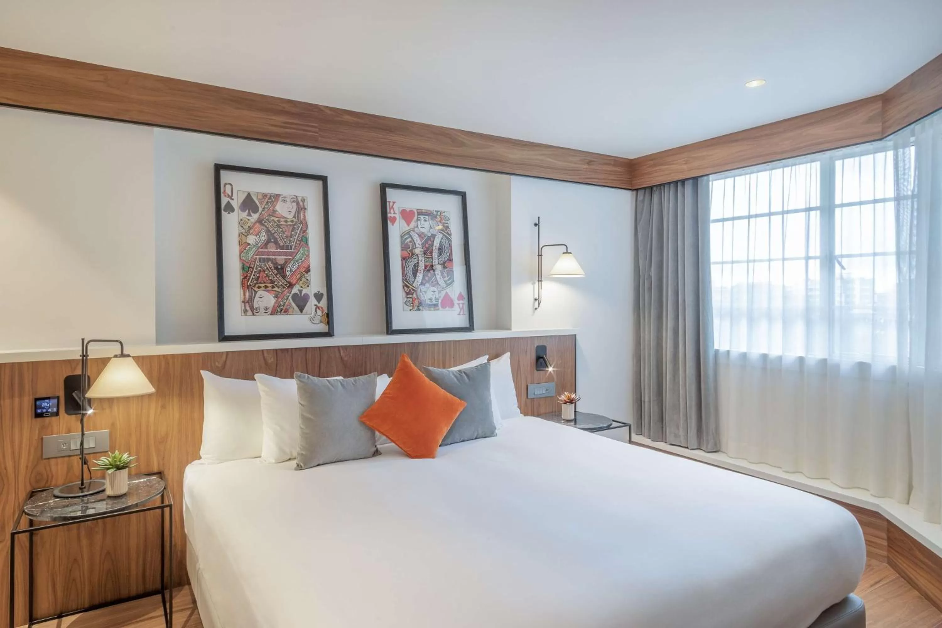 Photo of the whole room, Bed in Melia White House Hotel