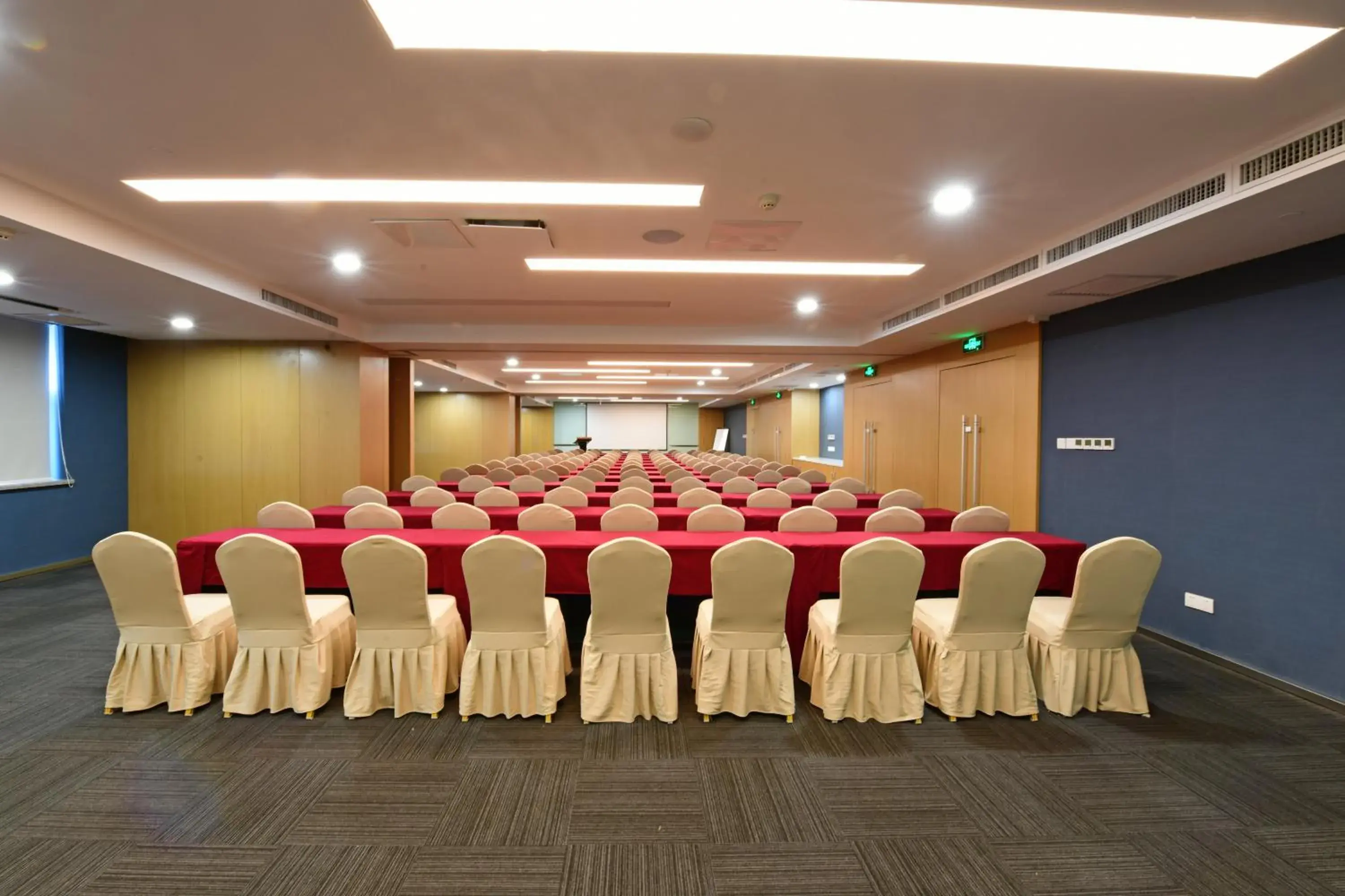 Meeting/conference room in Holiday Inn Express Changchun High-Tech Zone, an IHG Hotel