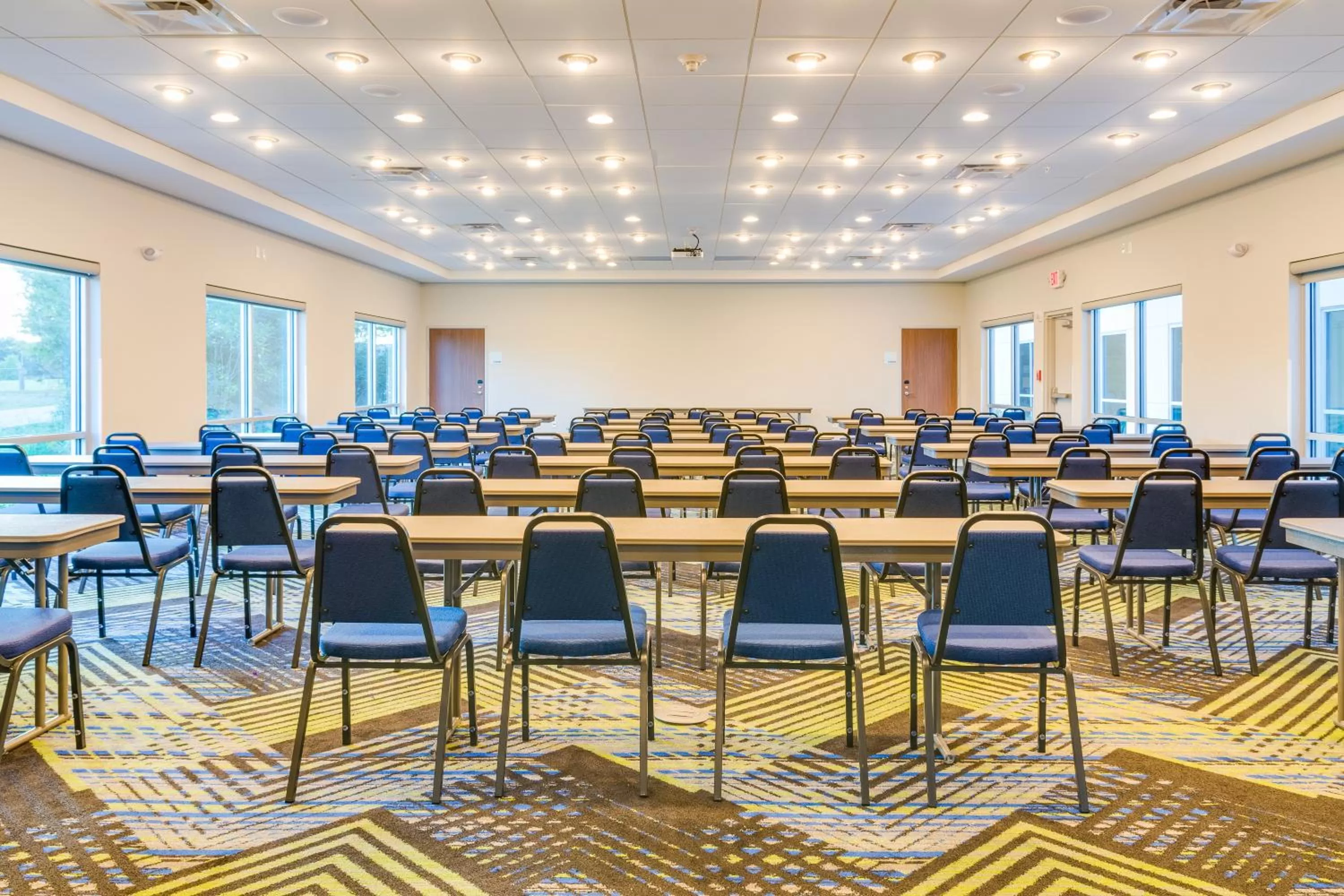 Meeting/conference room in Holiday Inn Express & Suites Russellville by IHG