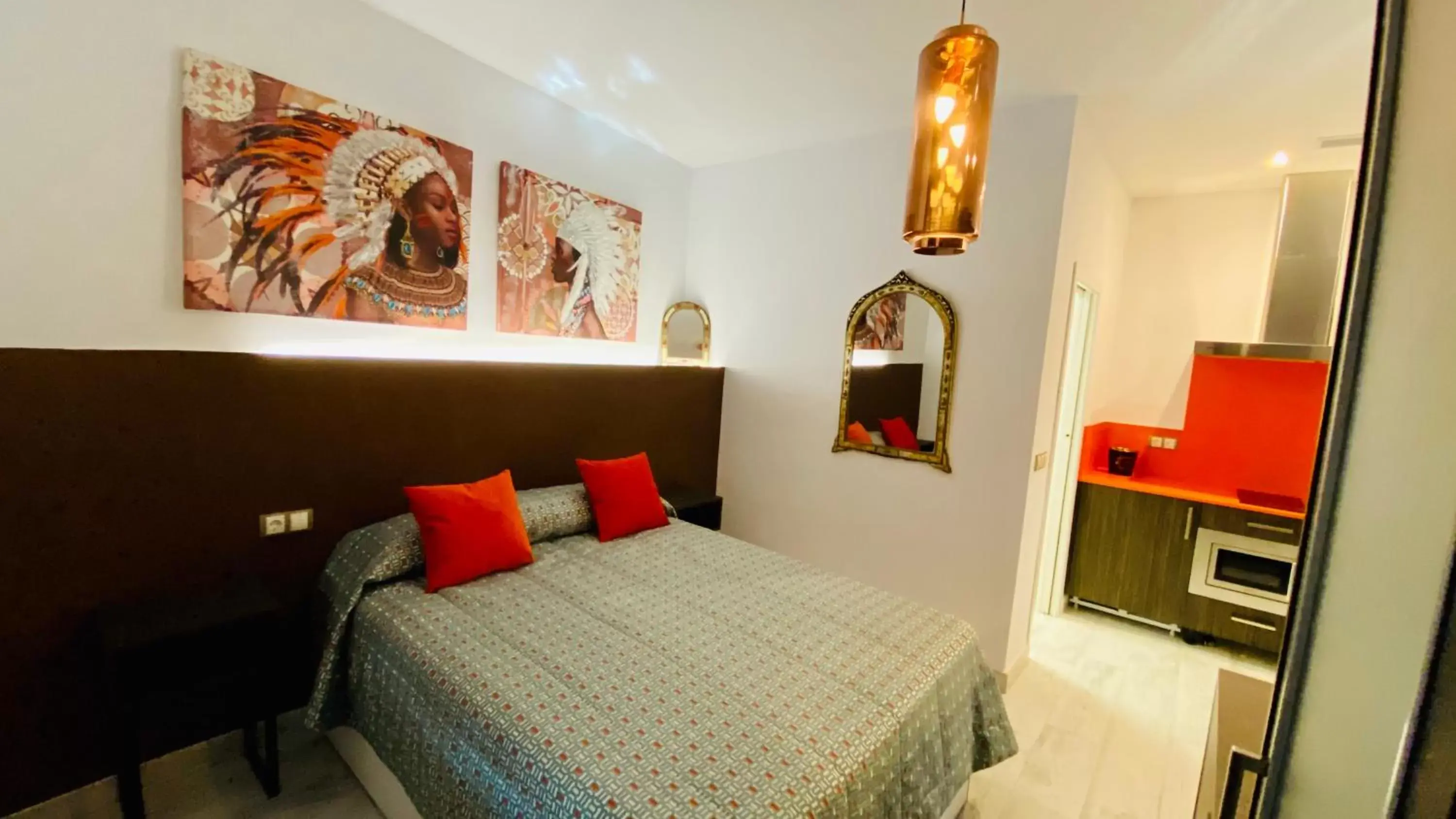 Photo of the whole room, Bed in Apartamentos "El Escondite de Triana"