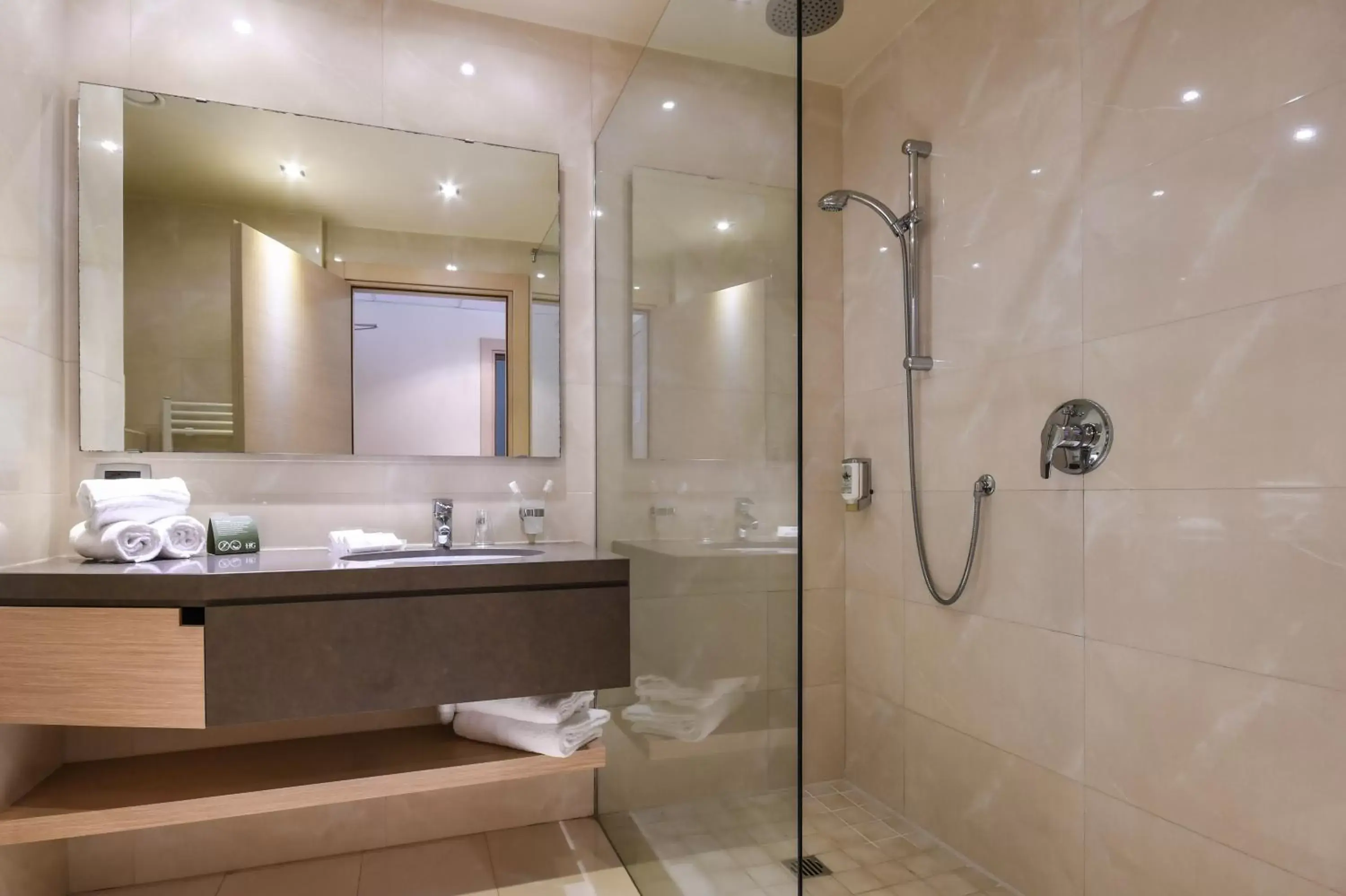 Shower, Bathroom in TH Lazise - Hotel Parchi Del Garda