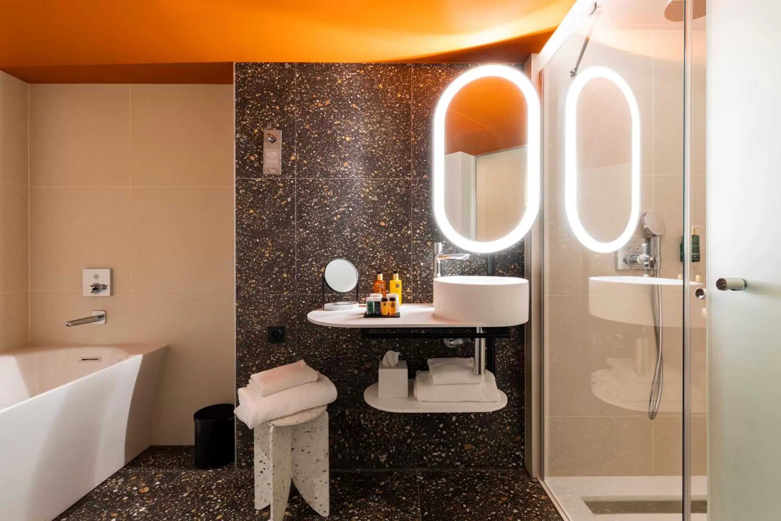 Shower, Bathroom in Oceania Le Conti