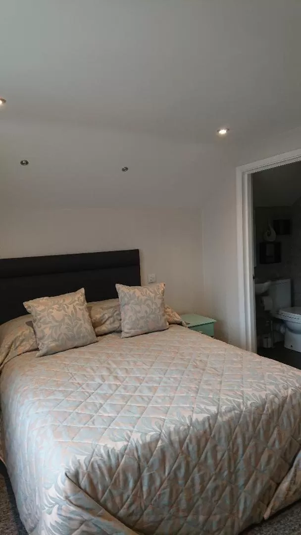 Bed in Grove House Hotel