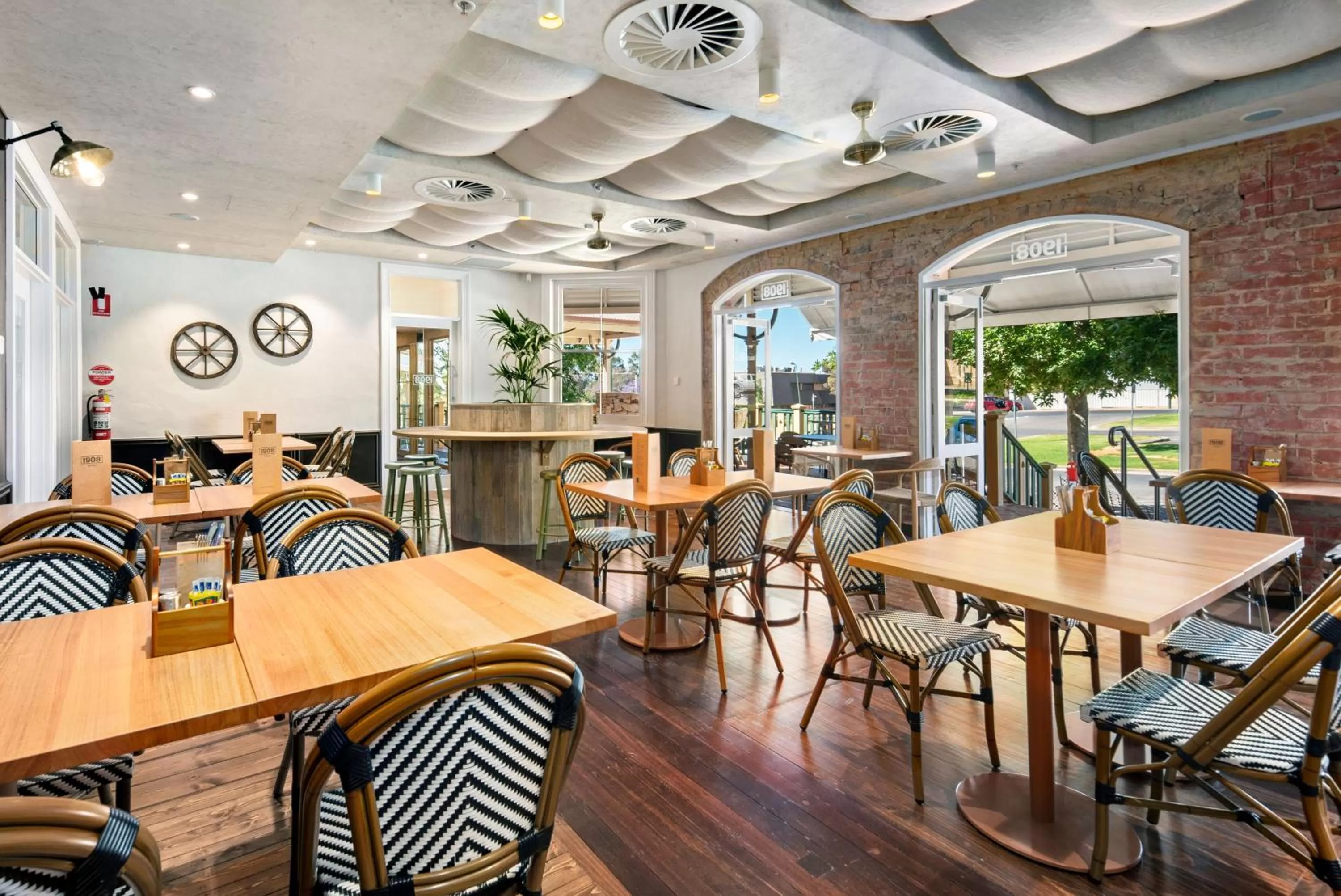 Loxton Community Hotel Motel