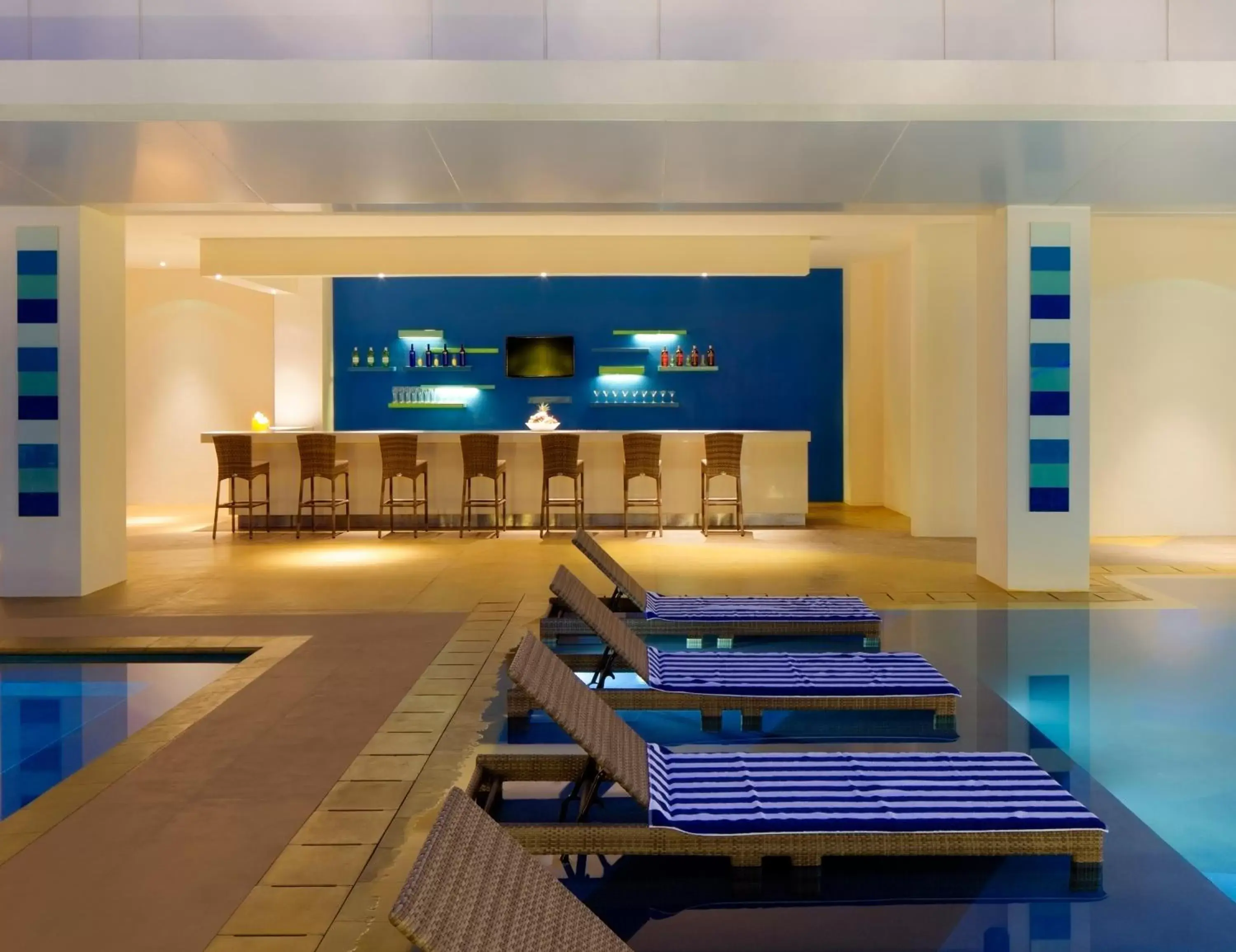 Swimming pool in Park Inn by Radisson Davao Swimming pool in Park Inn by Radisson Davao