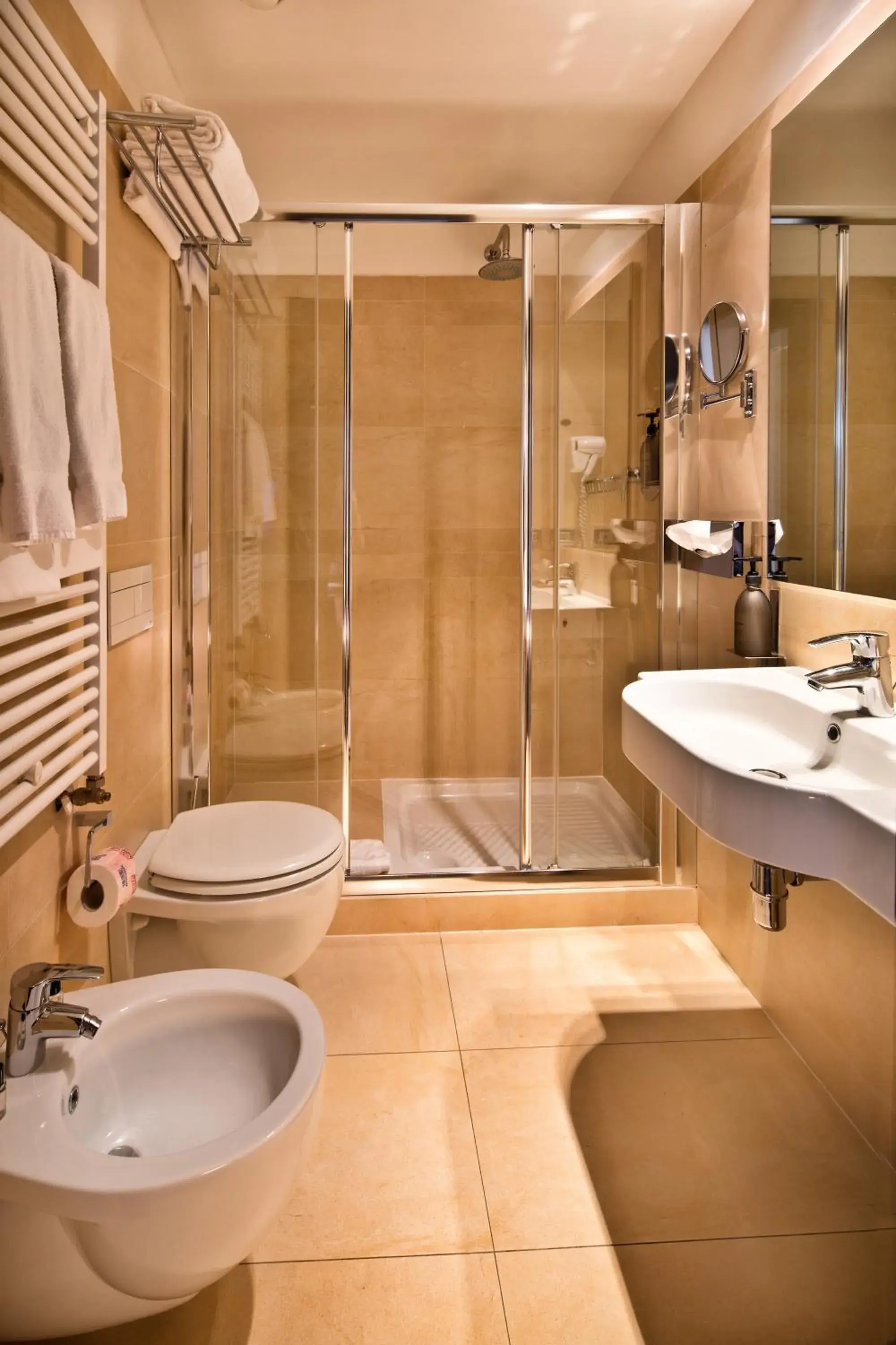 Bathroom in Hotel Cenacolo