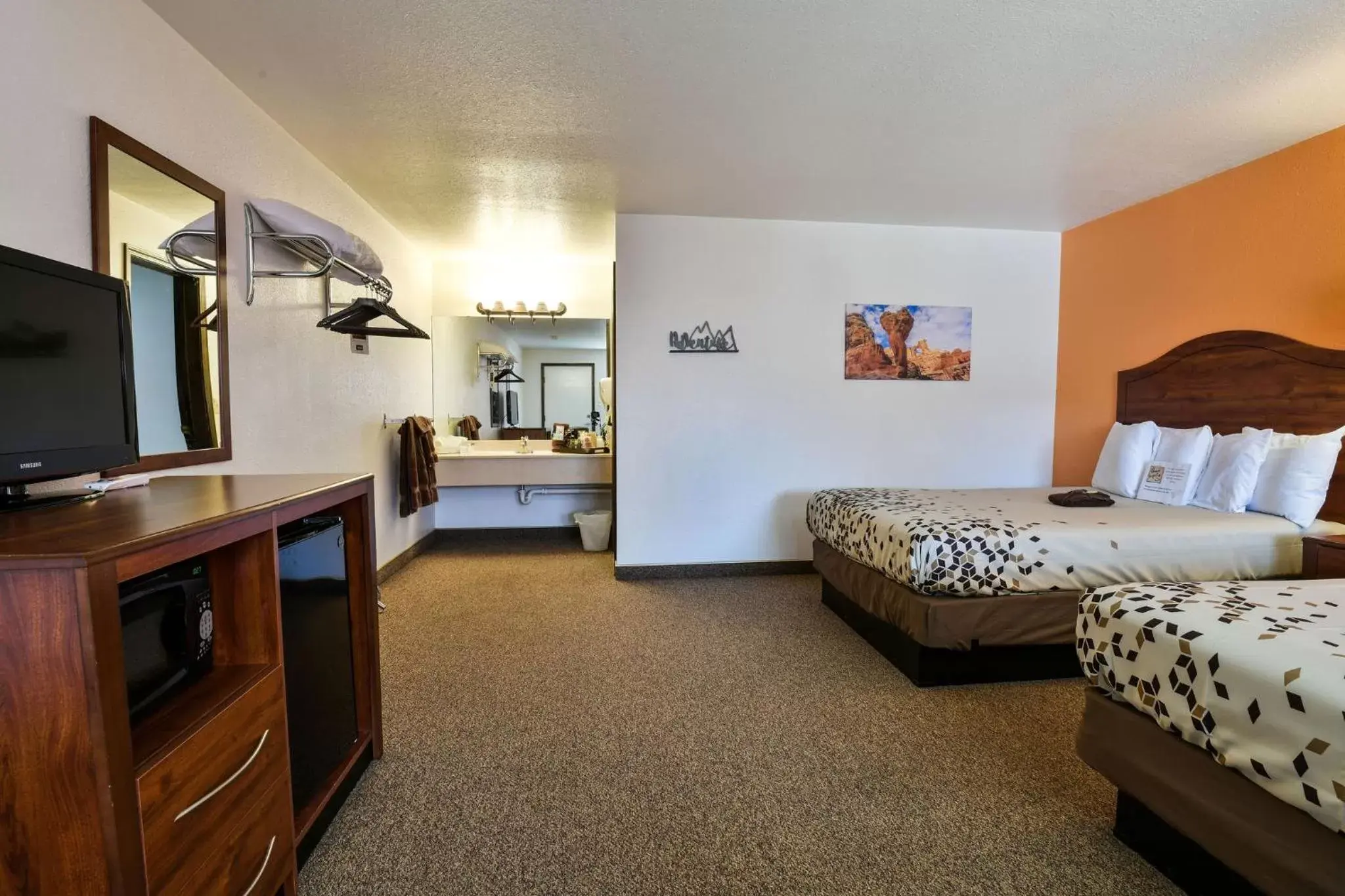 Bathroom, Bed in Adventure Inn Moab