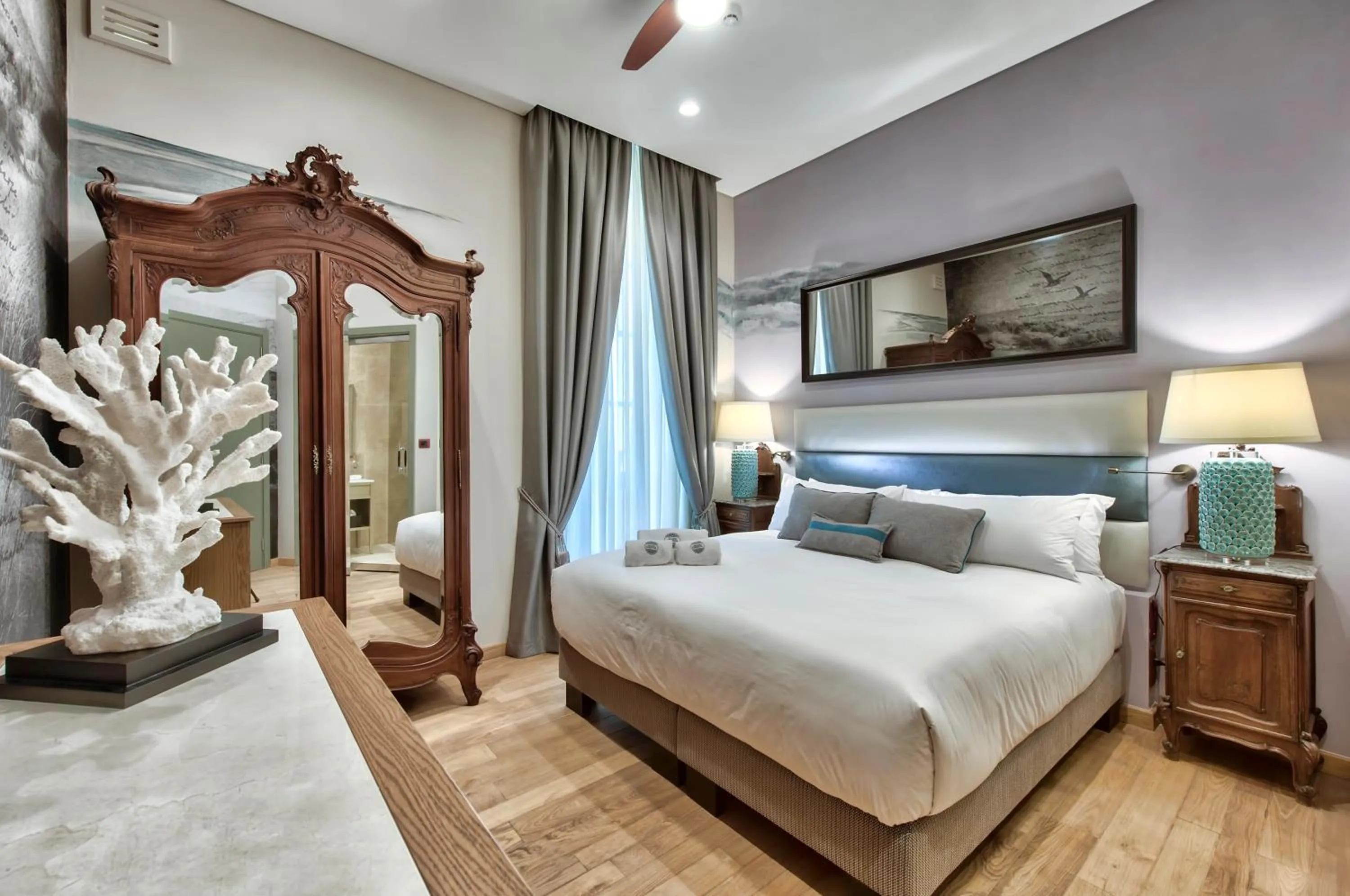 Photo of the whole room, Bed in Palazzo Consiglia - IK Collection