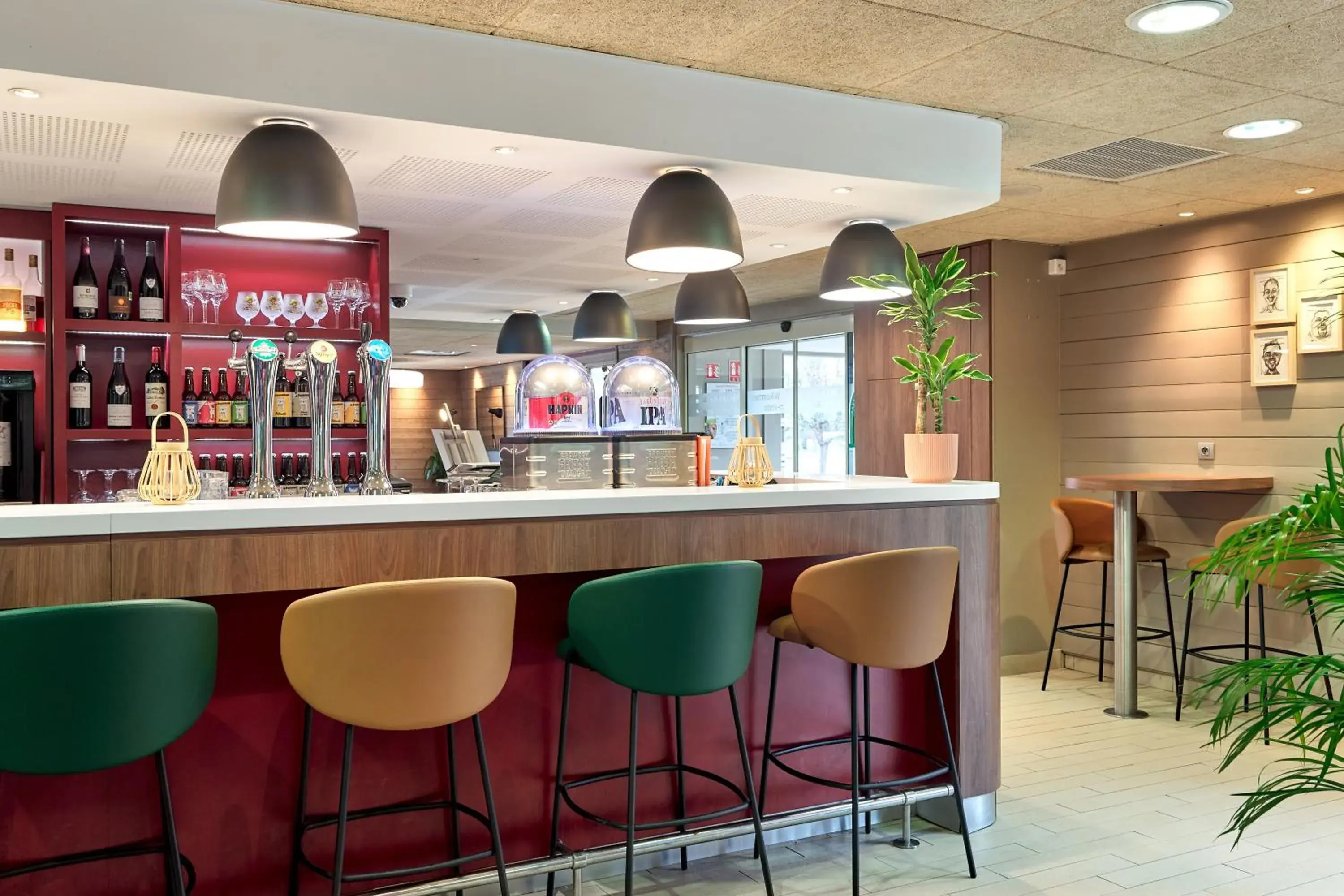 Restaurant/places to eat, Lounge/Bar in Campanile Villennes-Sur-Seine - Poissy