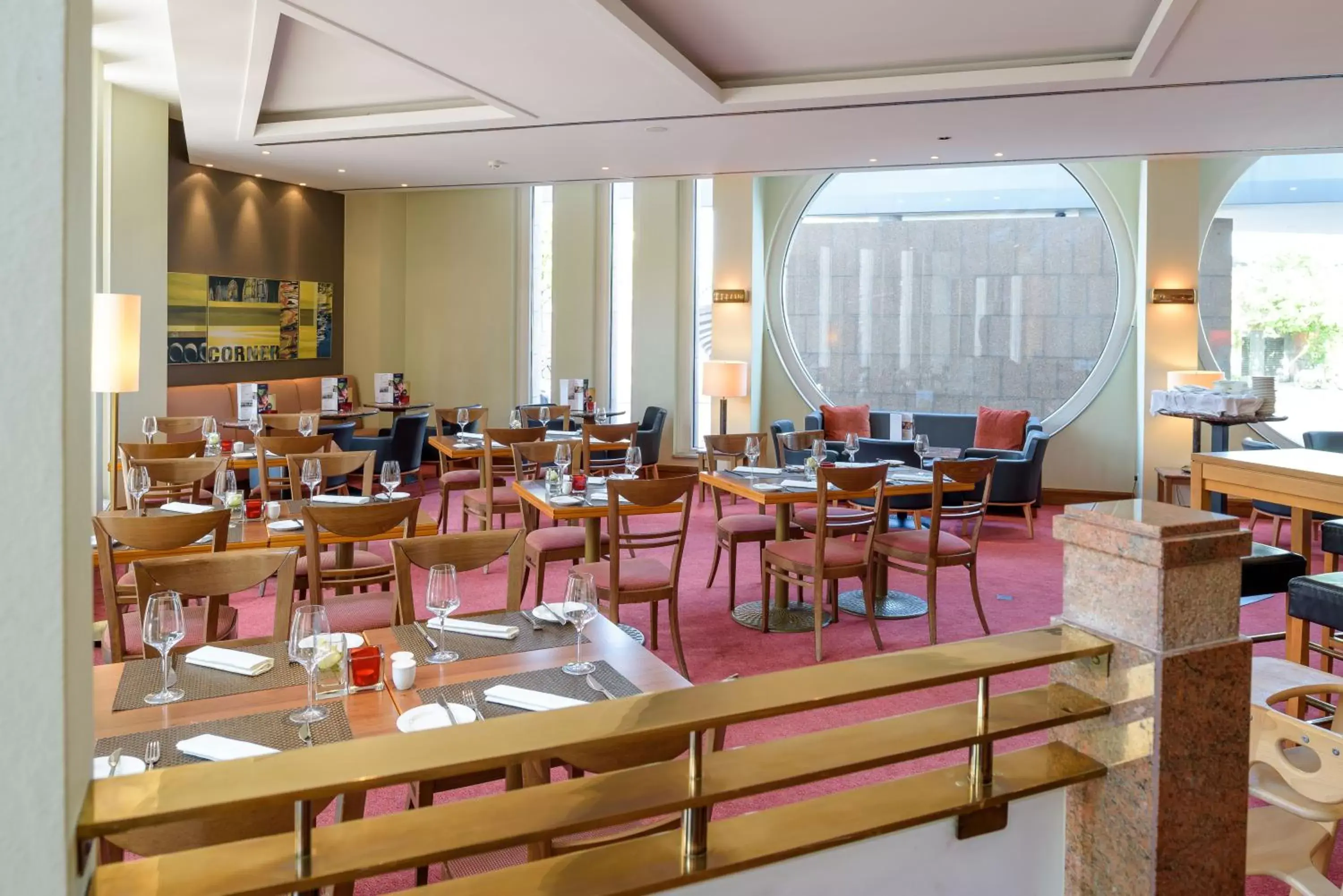 Lounge or bar, Restaurant/Places to Eat in Novotel Freiburg am Konzerthaus