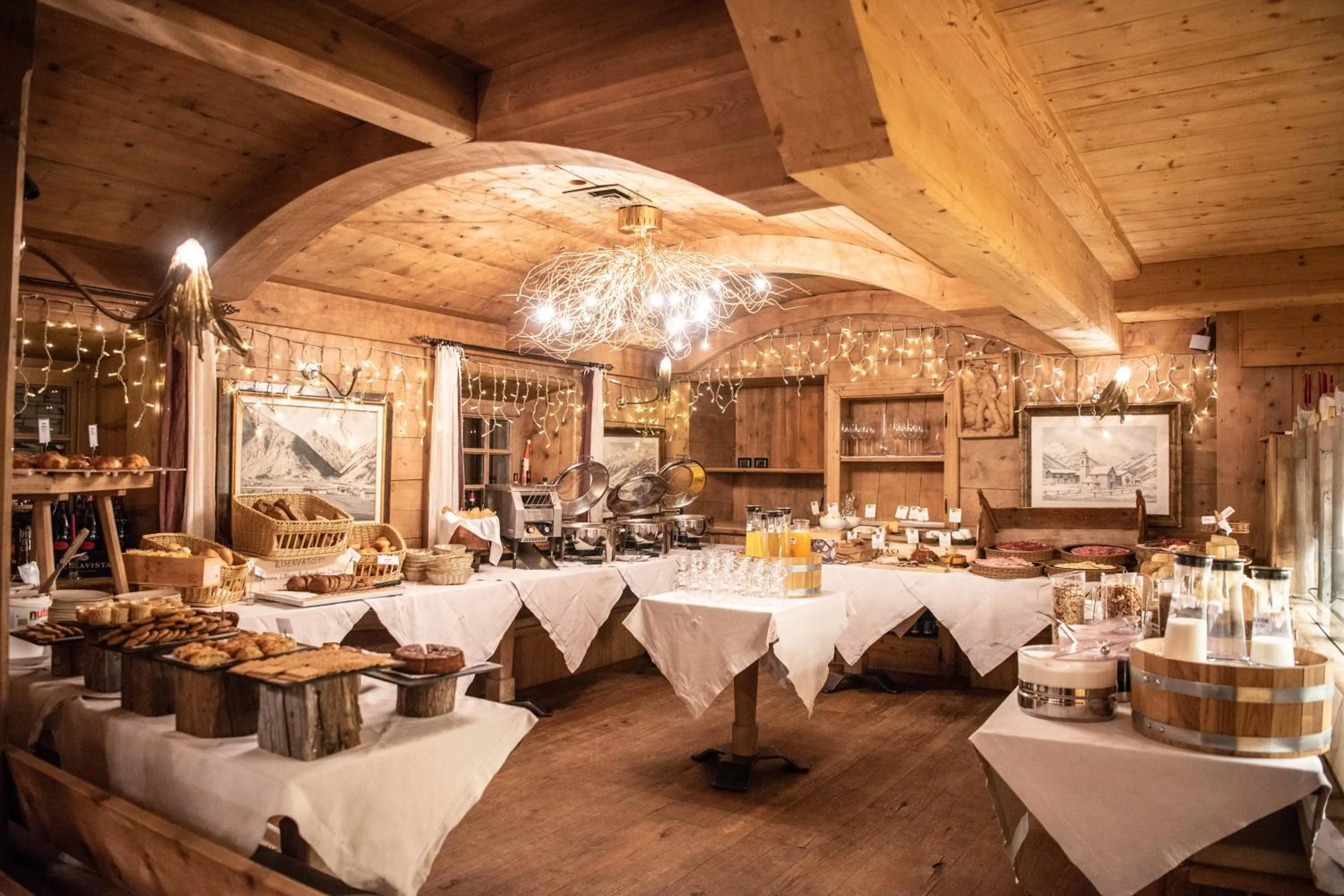 Restaurant/places to eat in Bivio Hotel Plaza