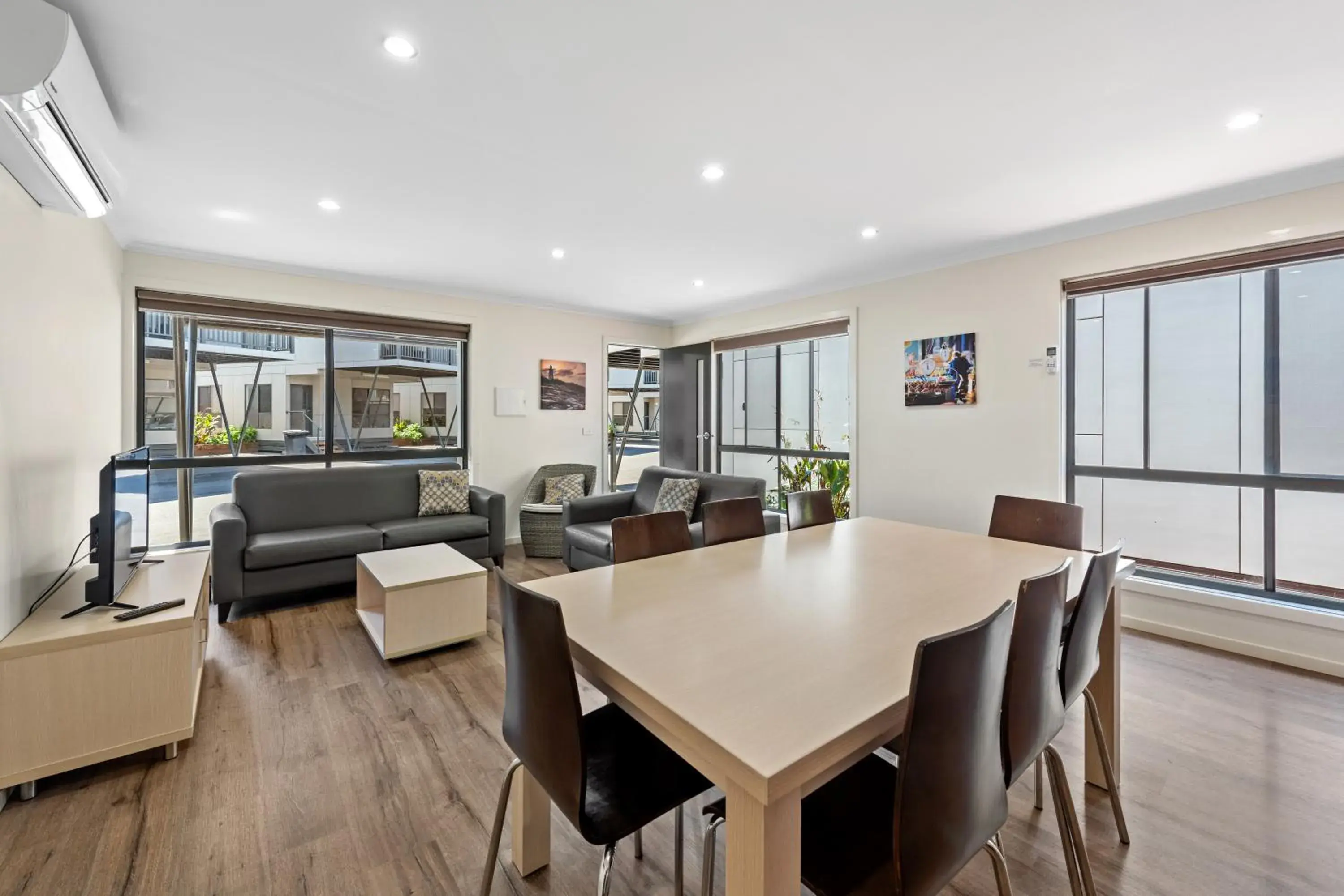 Living room, Dining Area in Discovery Parks - Melbourne