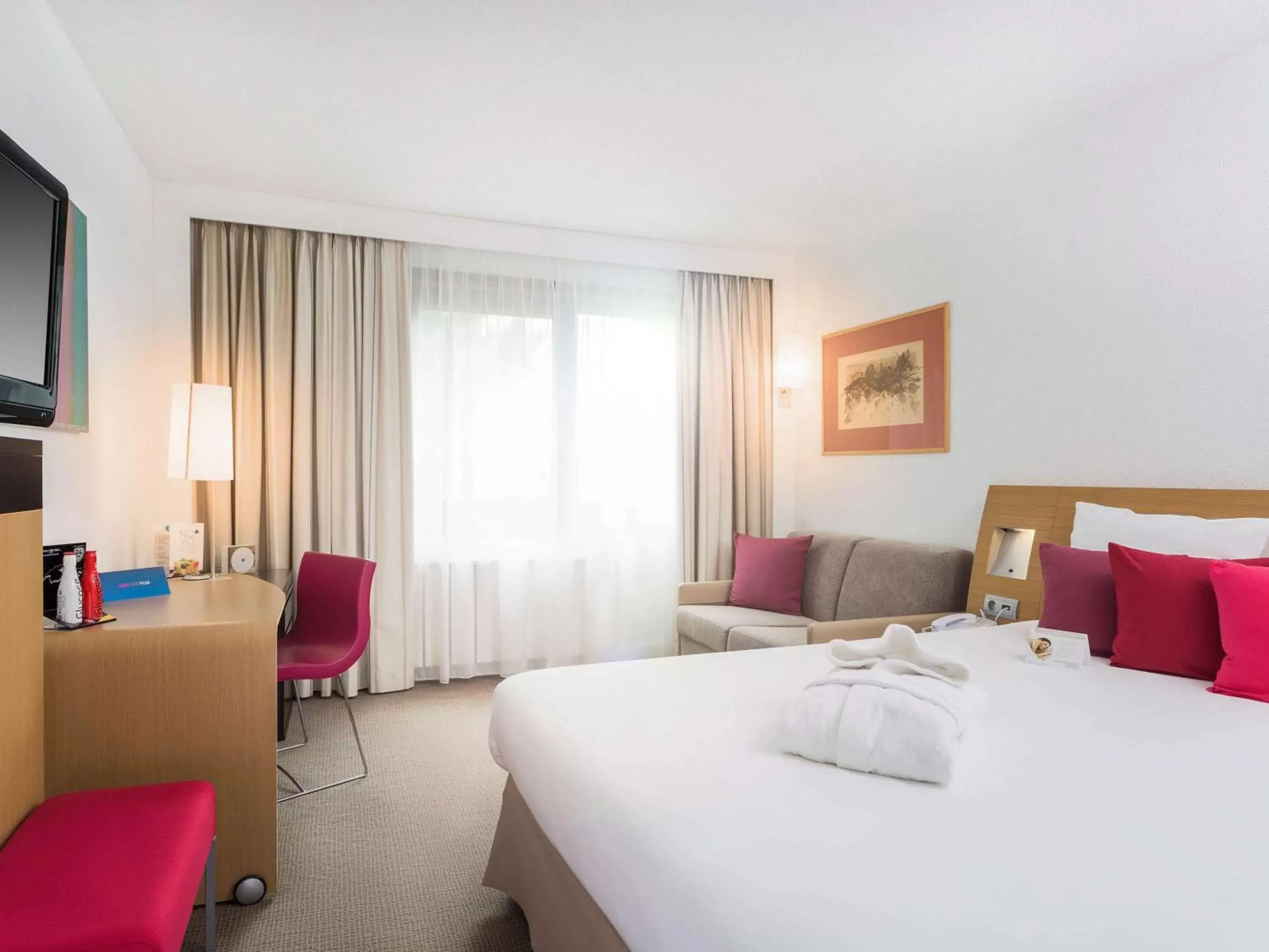 Photo of the whole room, Bed in Novotel Warszawa Airport