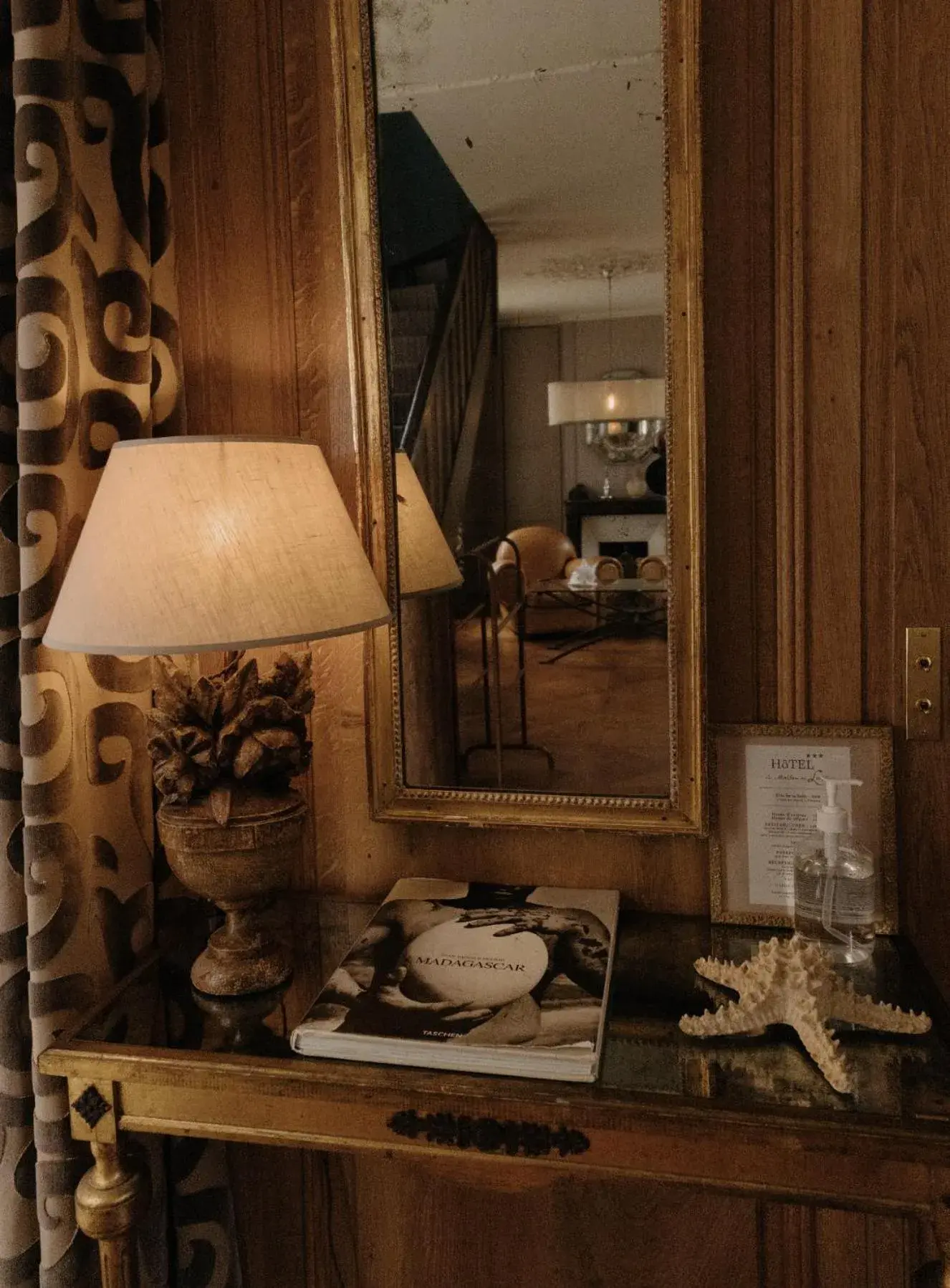 Living room, Bathroom in La Maison De Lucie