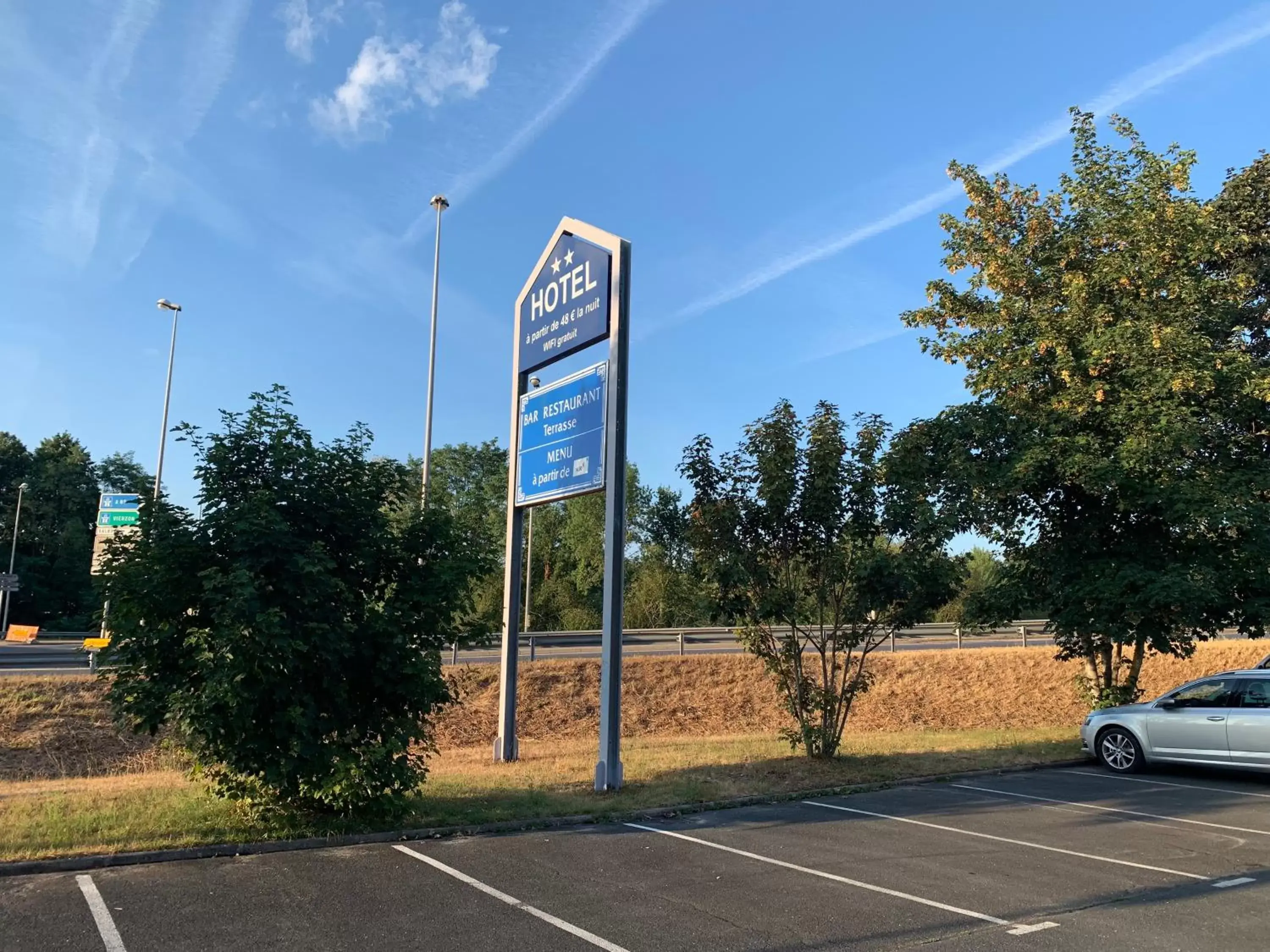 Parking in Astrotel Romorantin-Lanthenay