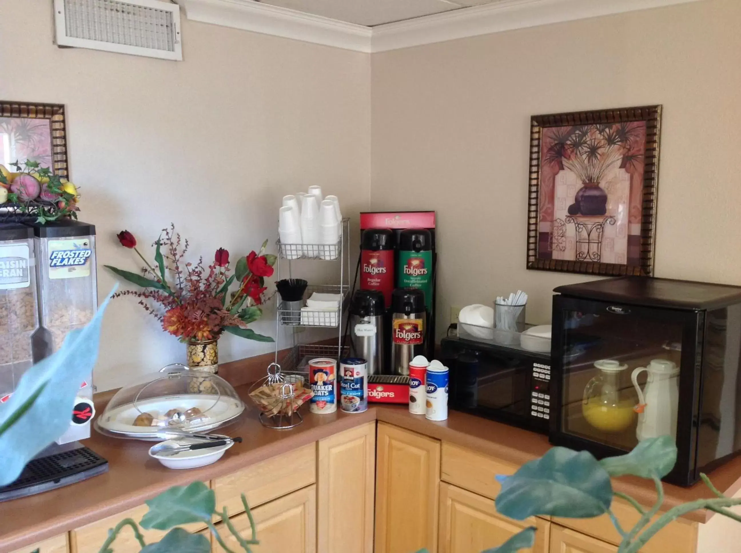 Food and drinks in Knights Inn Longview Food and drinks in Knights Inn Longview