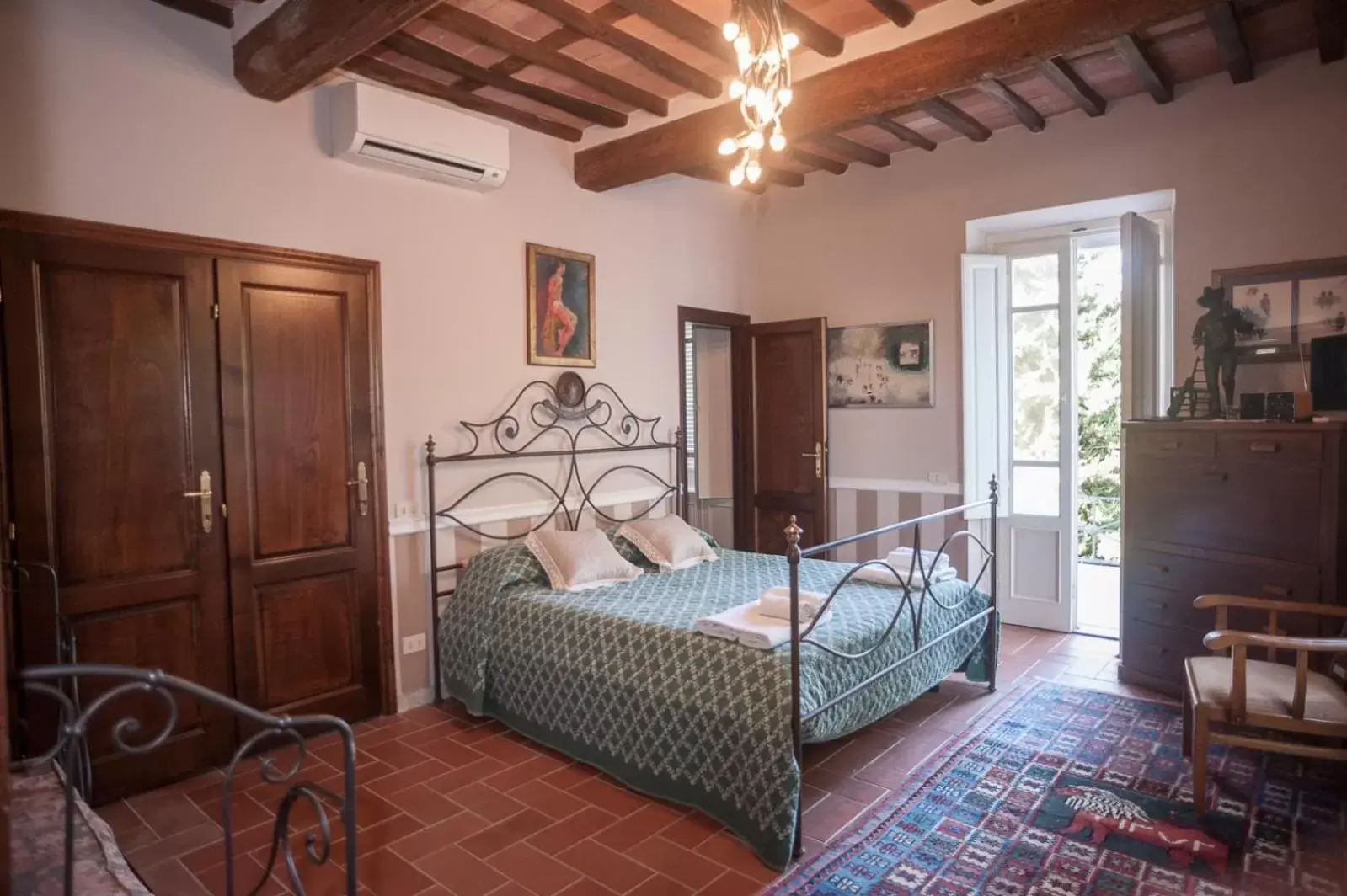 Bed in Villa Marinsky Pietrasanta