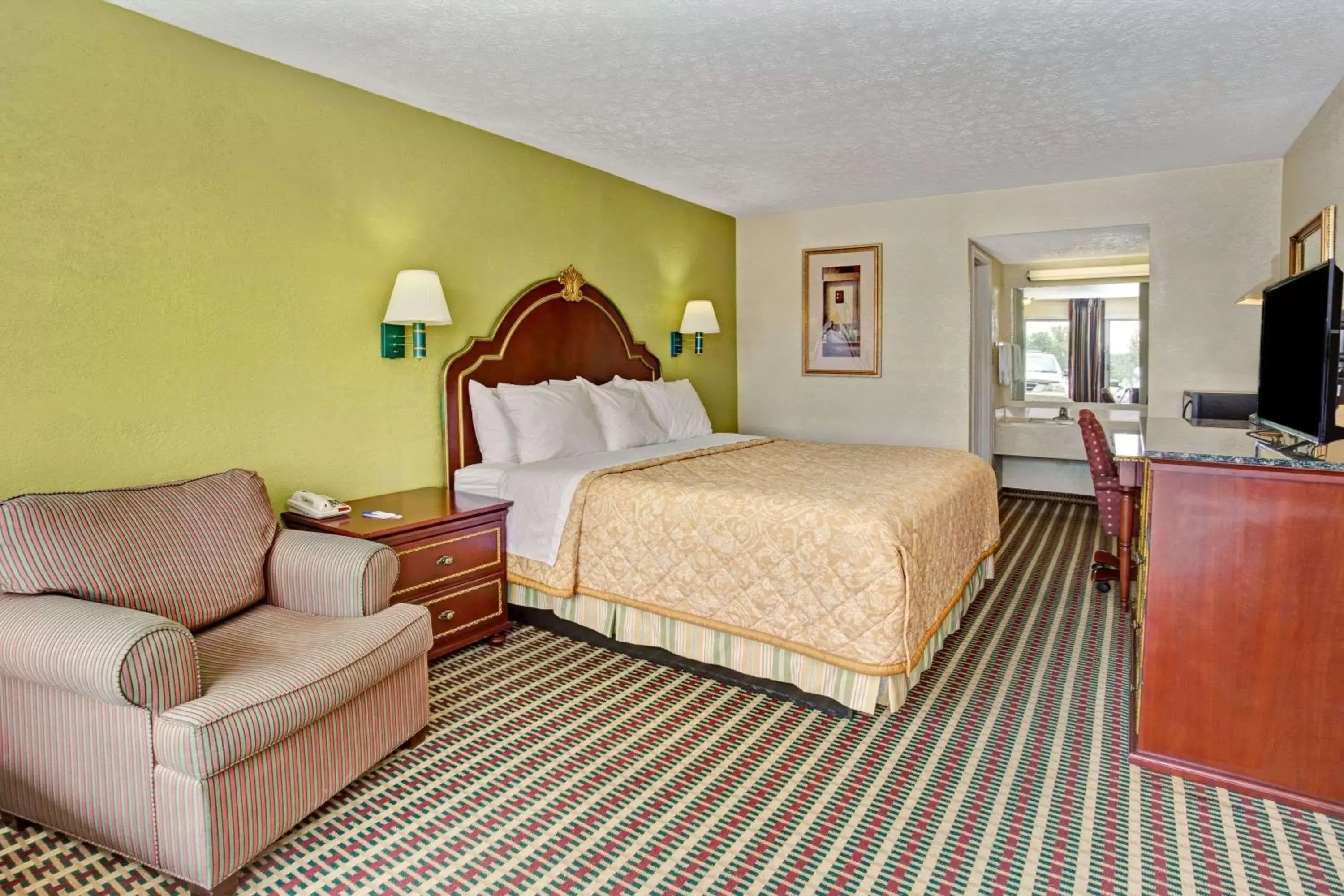 Photo of the whole room in Travelodge by Wyndham Sellersburg