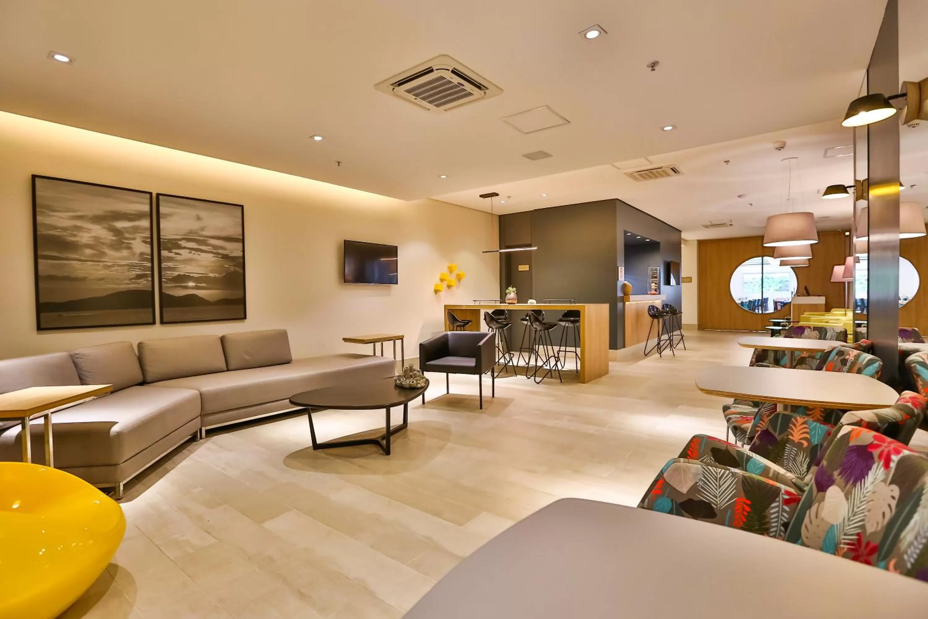 Lounge or bar, Lobby/Reception in Park Inn by Radisson Santos