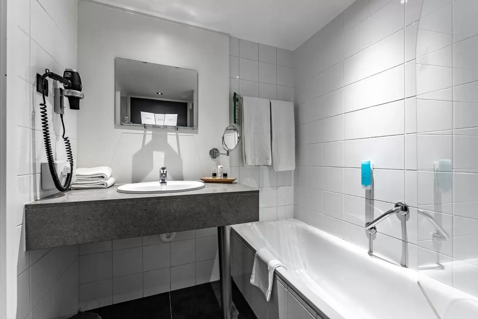 Shower, Bathroom in Velotel Brugge