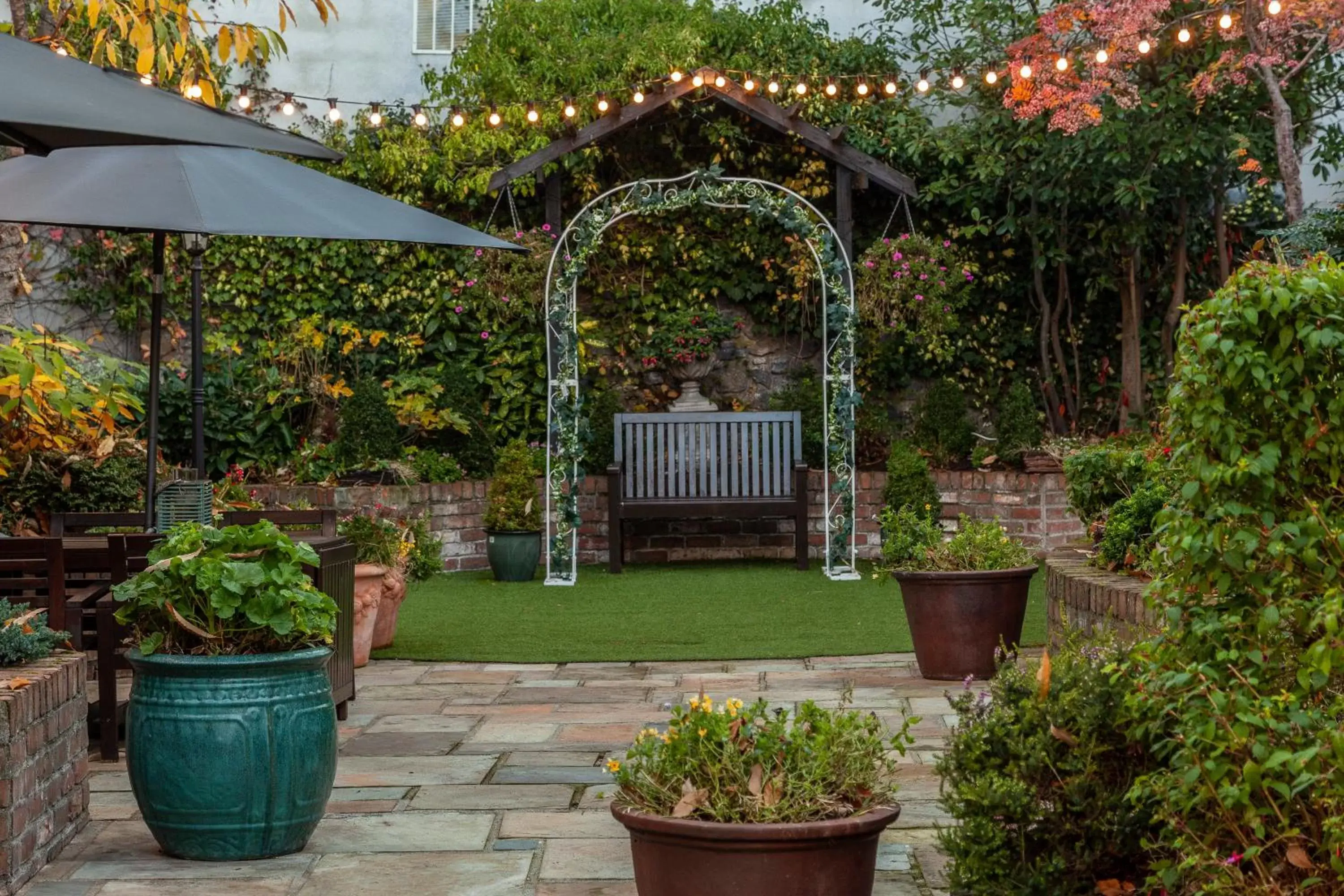 Garden in Glenroyal Hotel