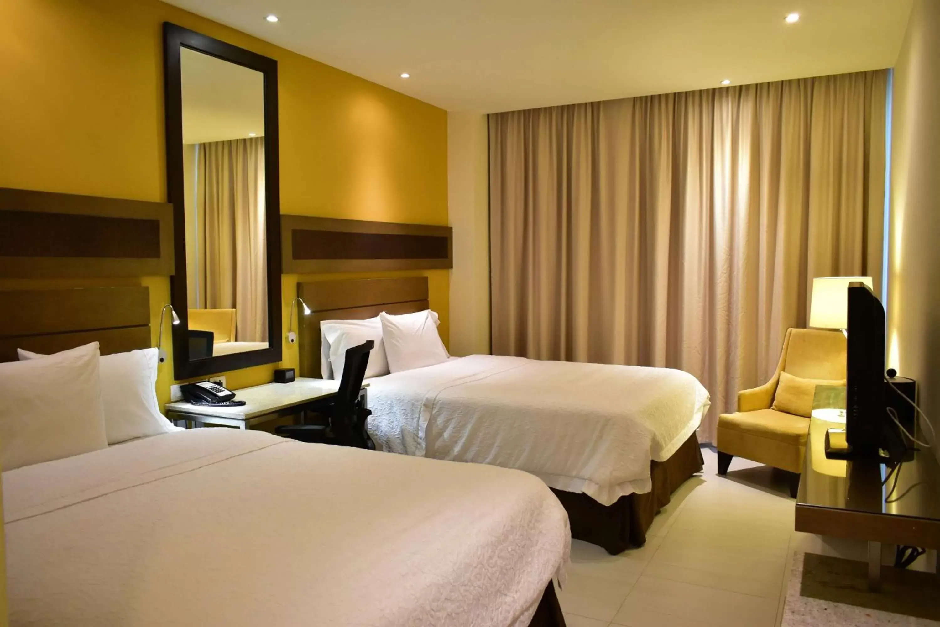 Bedroom, Bed in Hampton Inn by Hilton Ciudad del Carmen