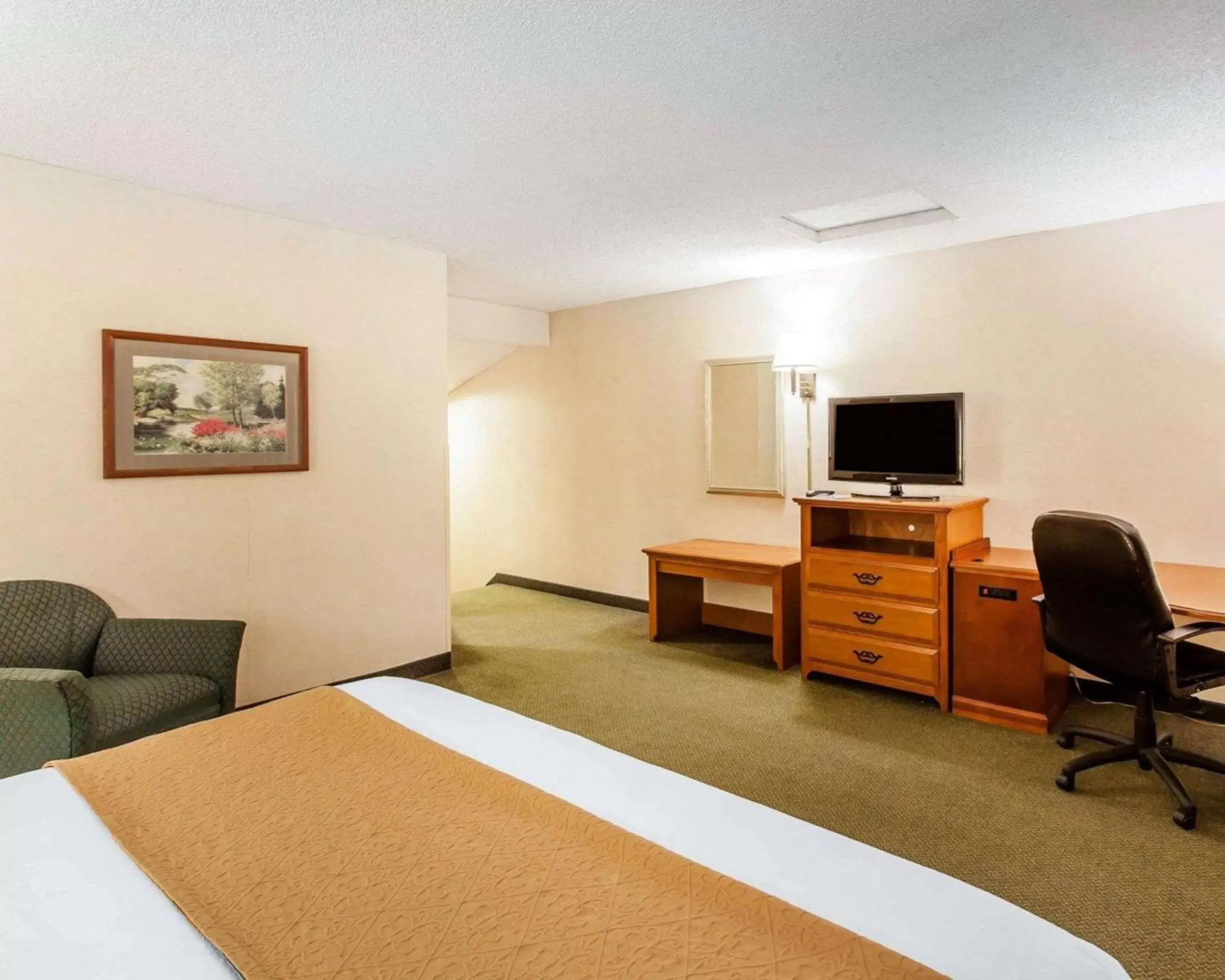 Photo of the whole room, Bed in Quality Inn Mount Vernon