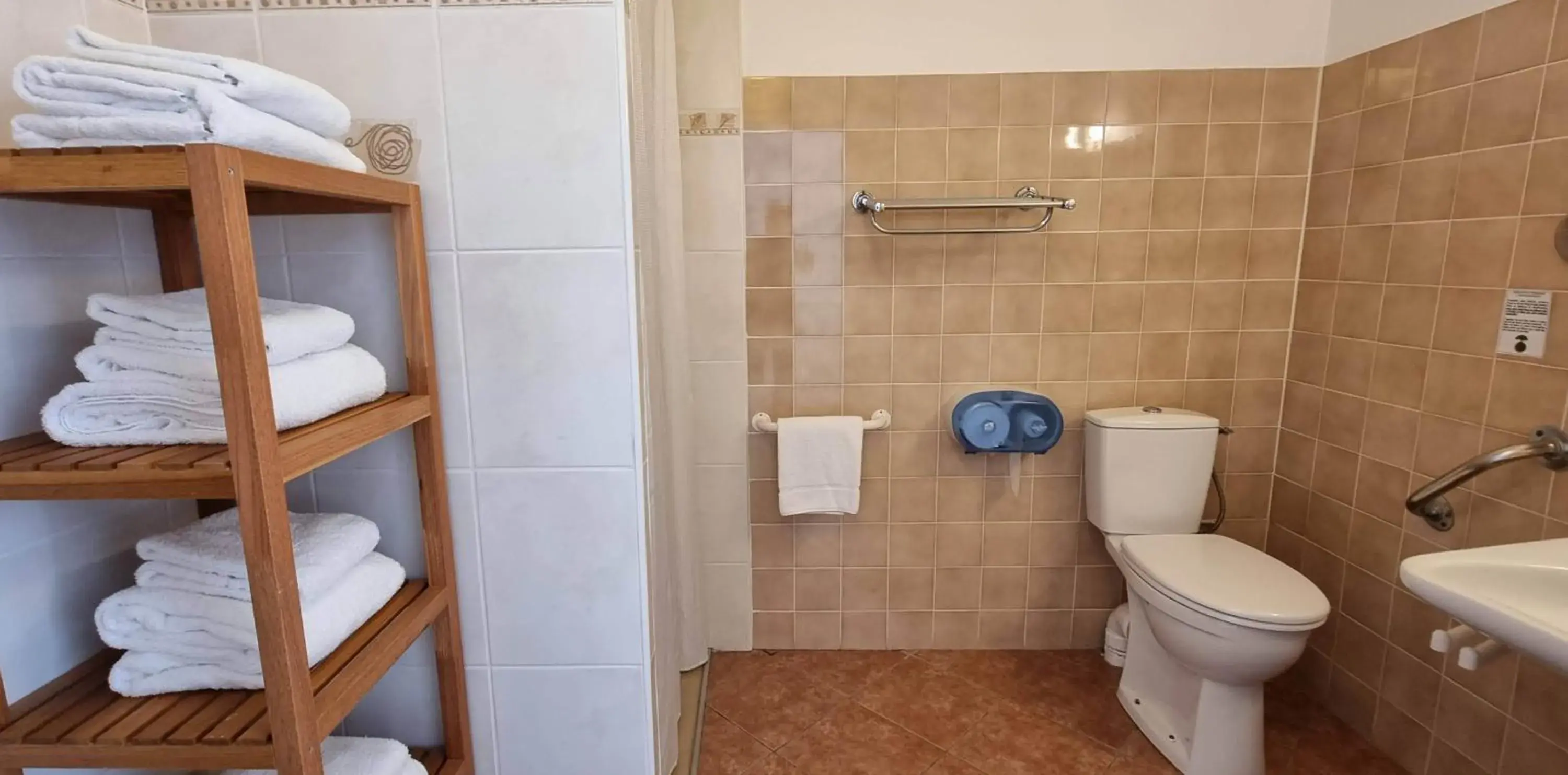 Shower, Bathroom in Hotel De L'Europe