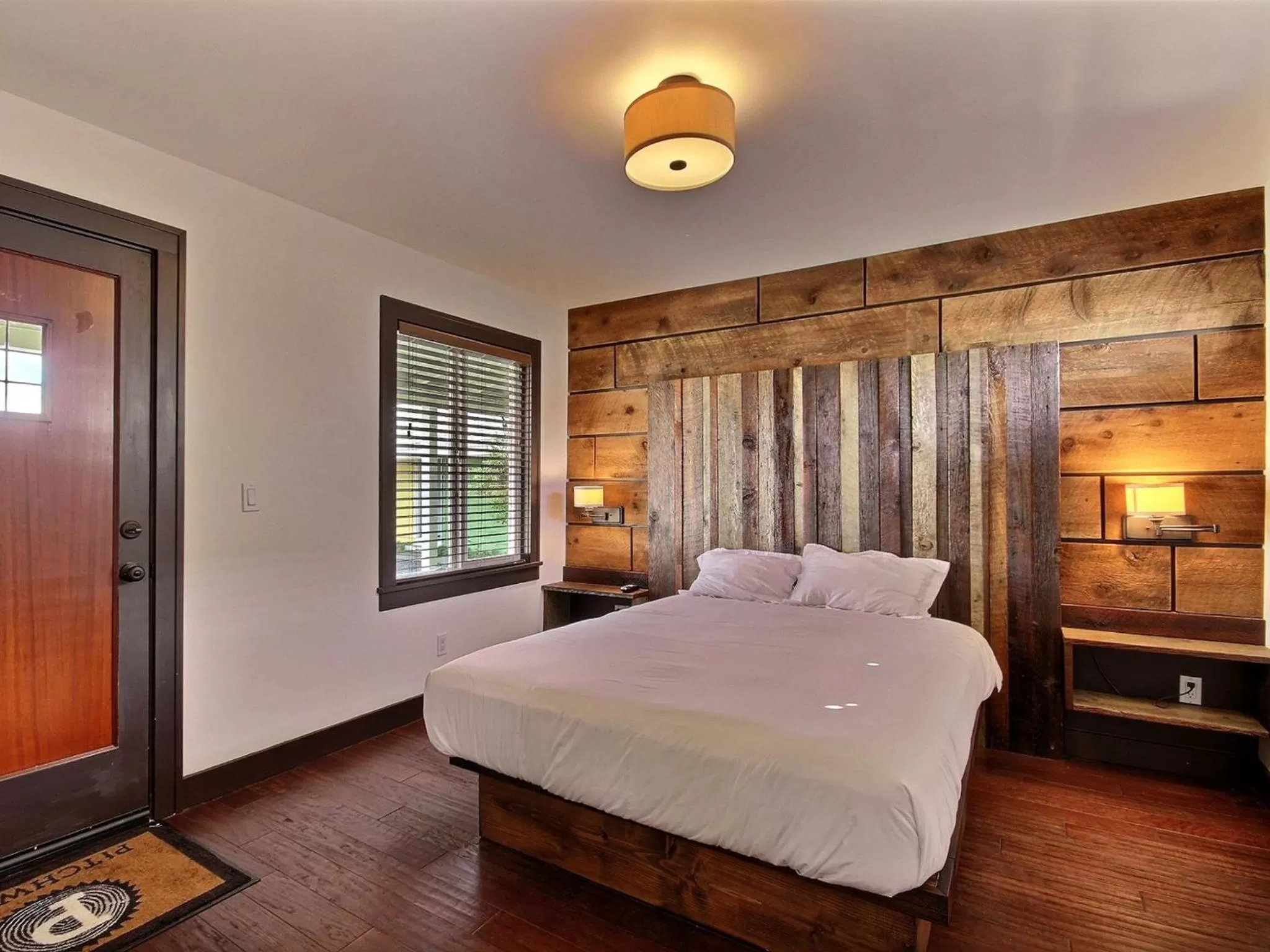 Bed in Pitchwood Inn