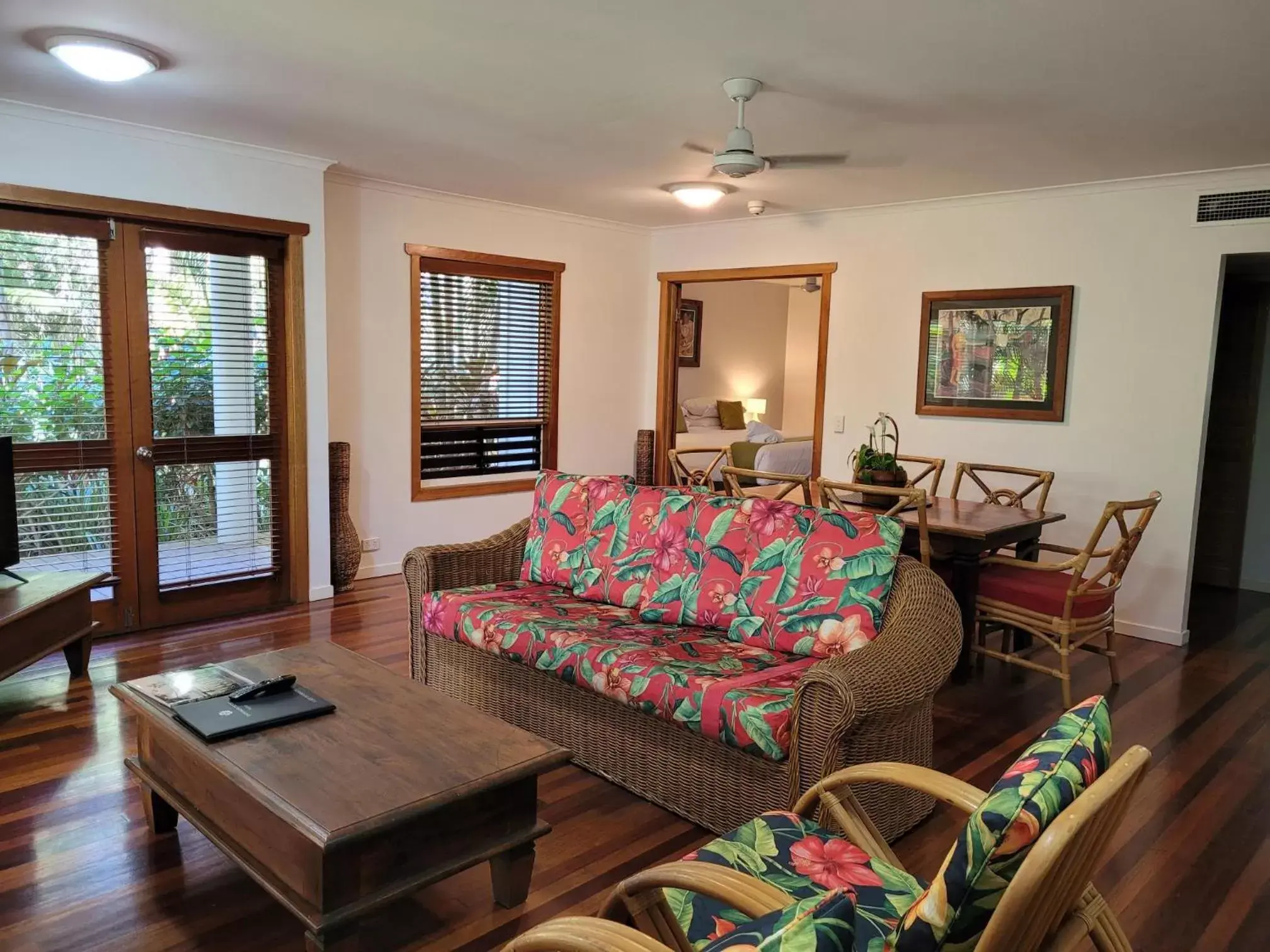 Living room in South Pacific Resort & Spa Noosa Living room in South Pacific Resort & Spa Noosa