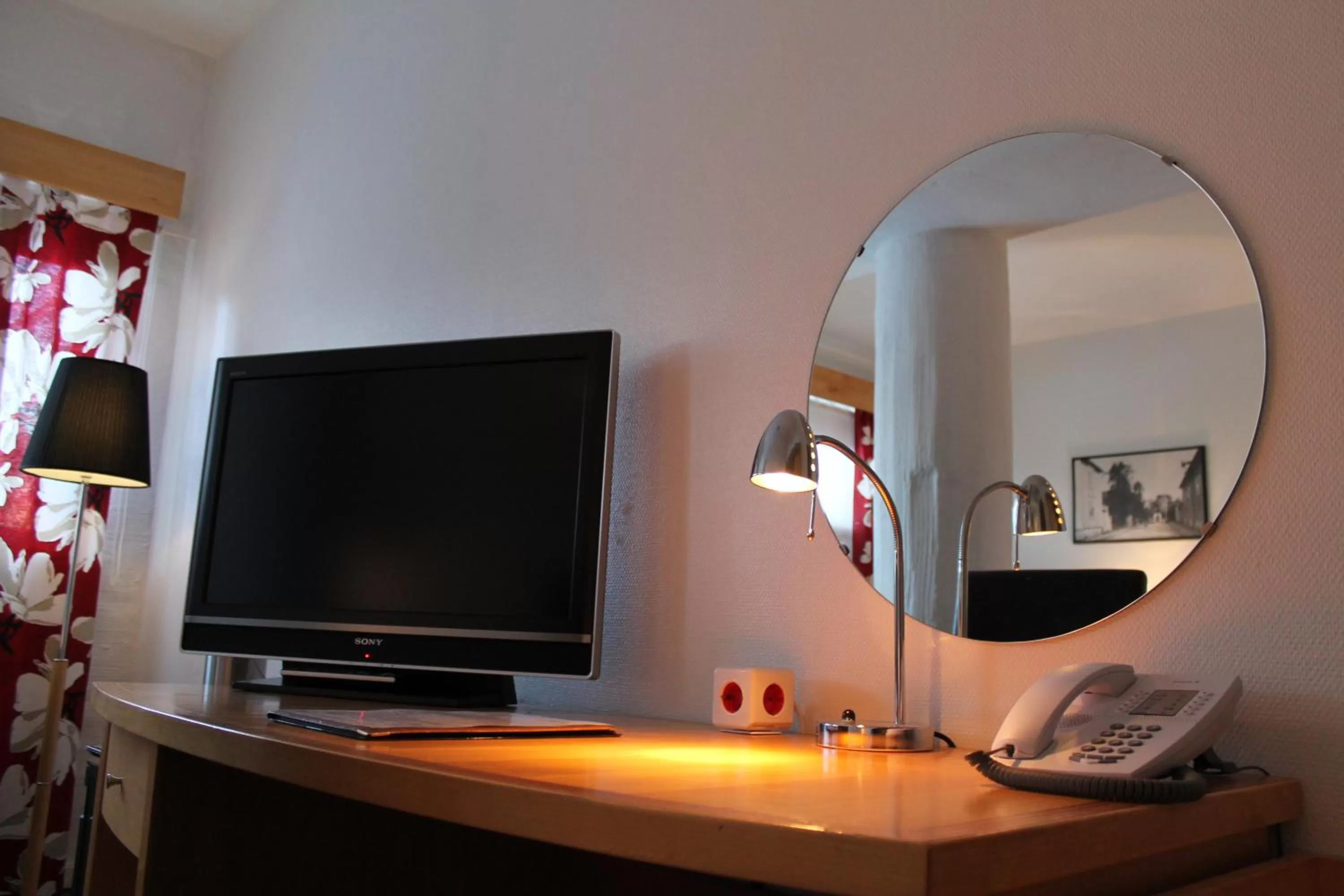 TV and multimedia in Hotel Vanha Rauma