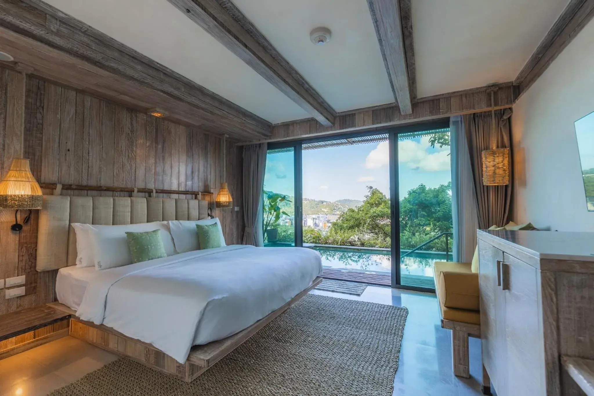 Photo of the whole room, Bed in Dinso Resort & Villas Phuket an IHG Hotel