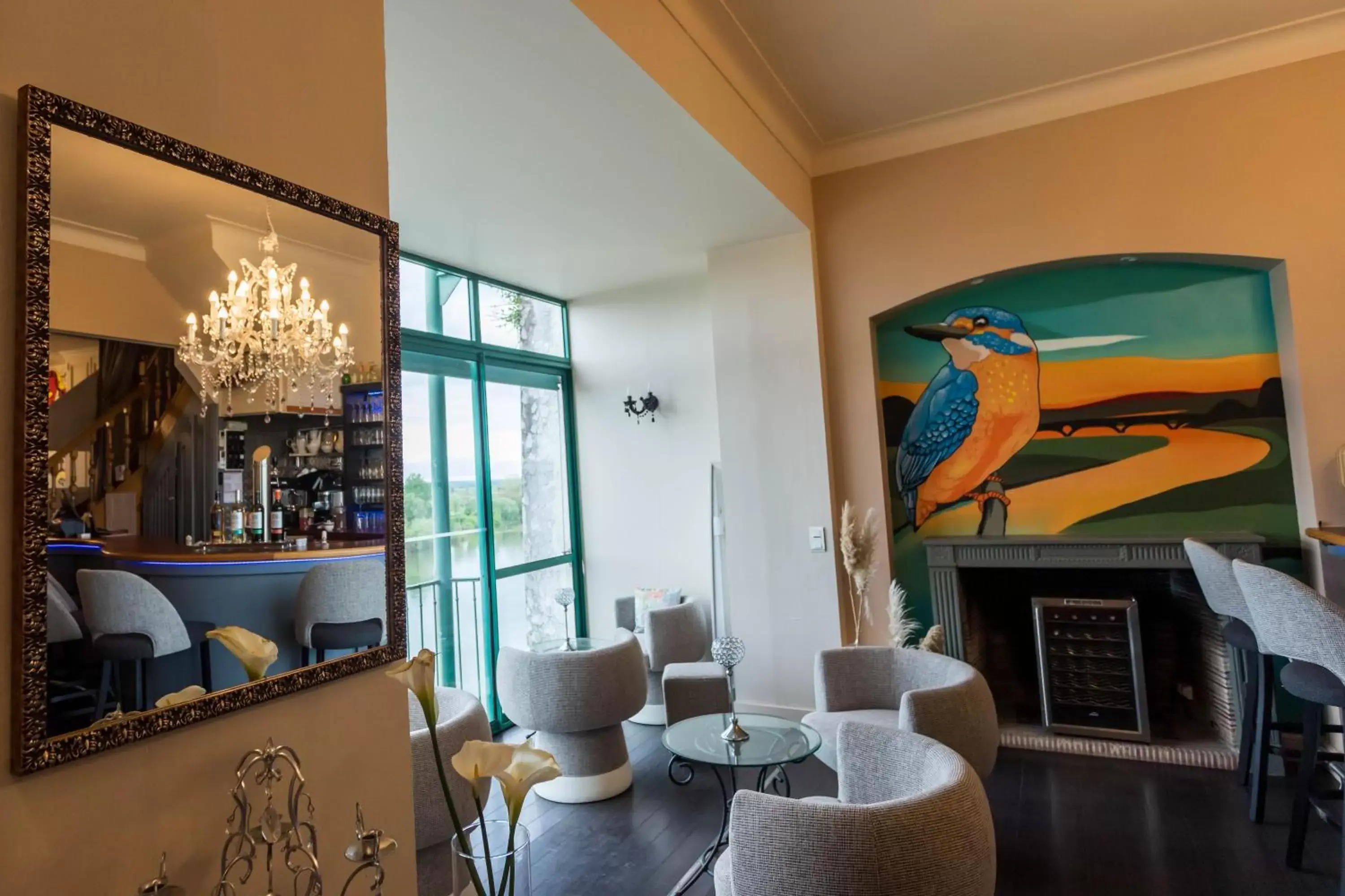 Lounge or bar in HOTEL restaurant CÔTE GARONNE le BALCON DES DAMES - Tonneins Marmande Agen - chambres climatisées