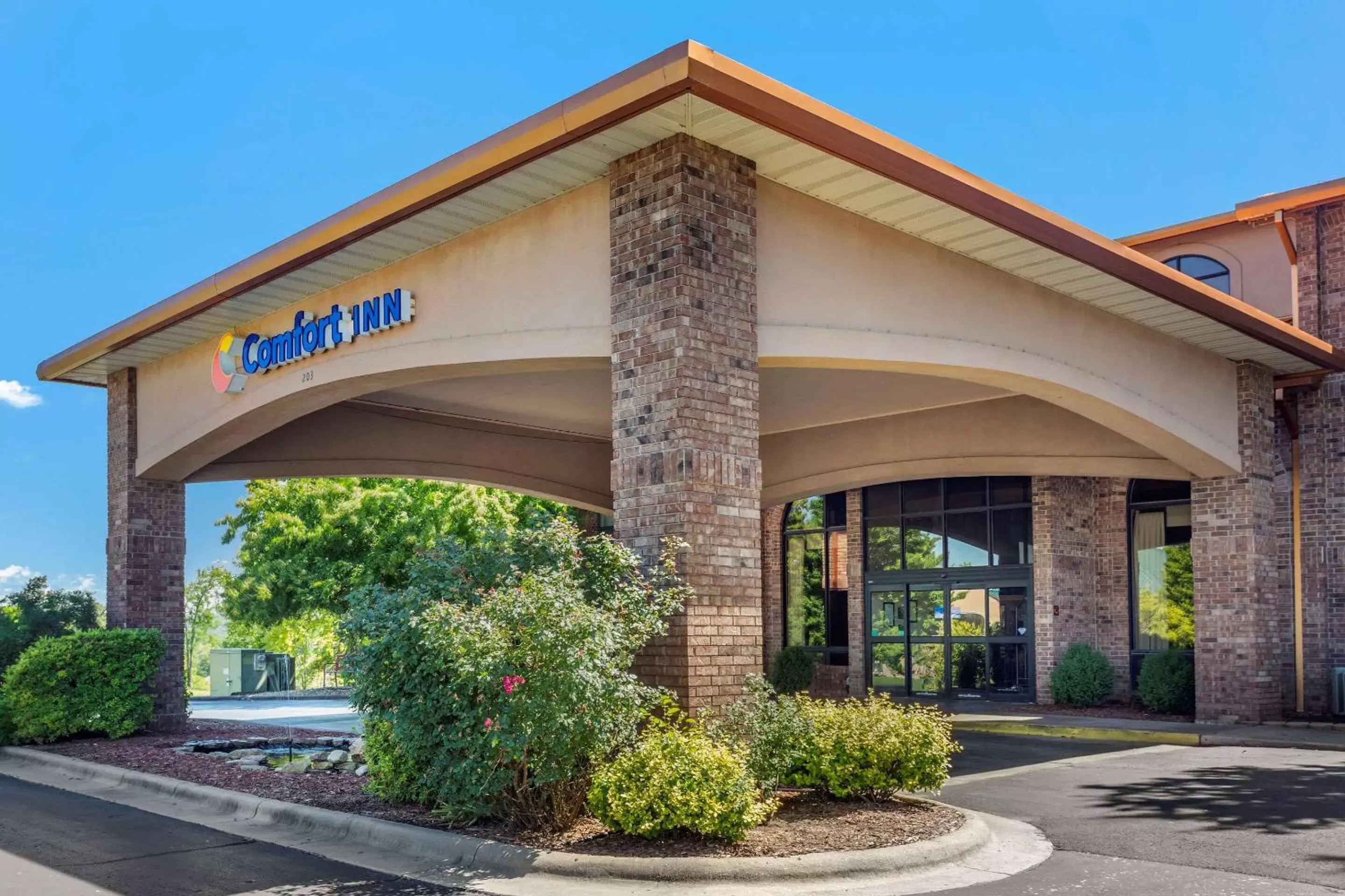 Property Building in Comfort Inn at Thousand Hills