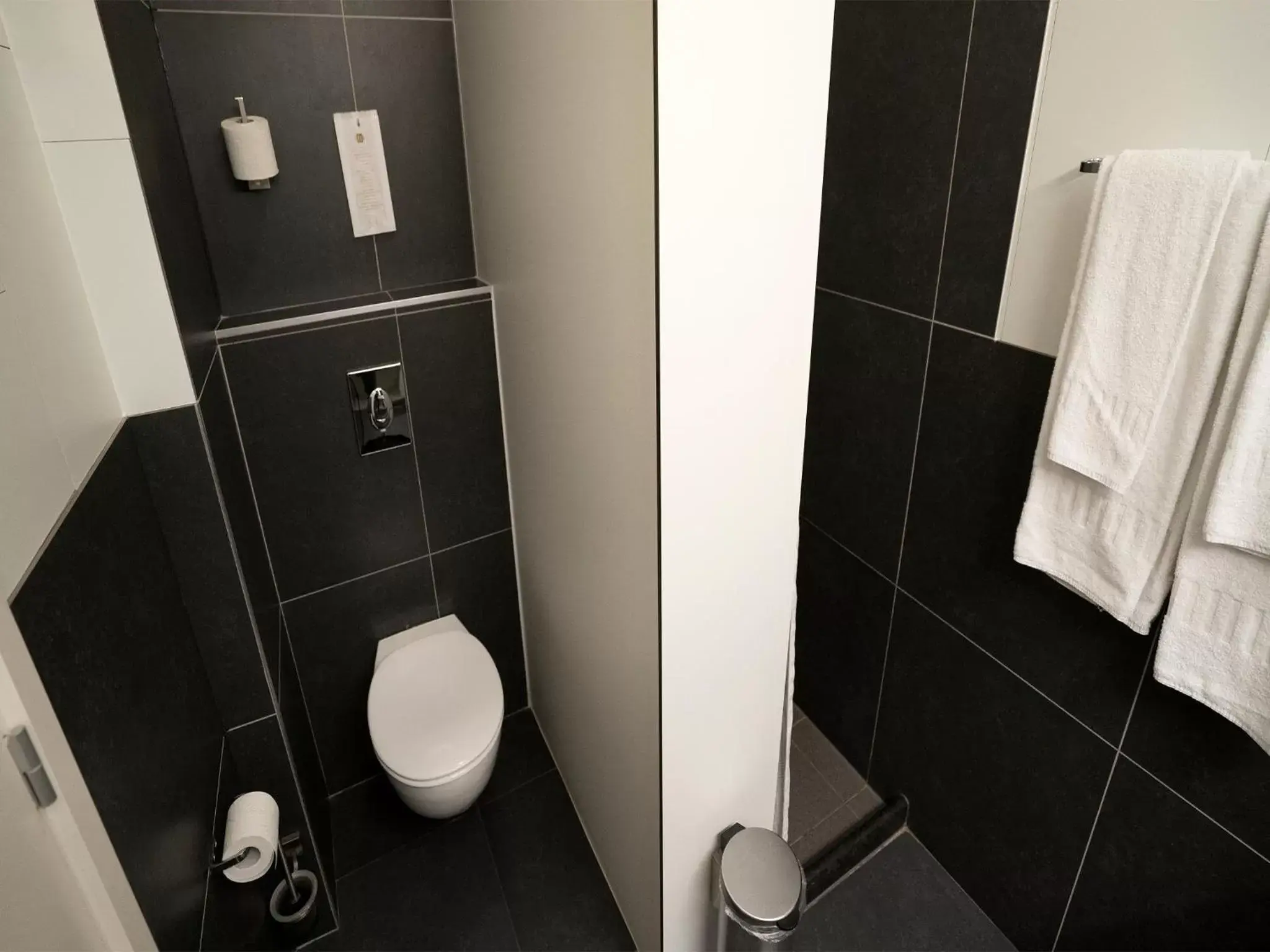 Toilet, Bathroom in Hotel Orchidee