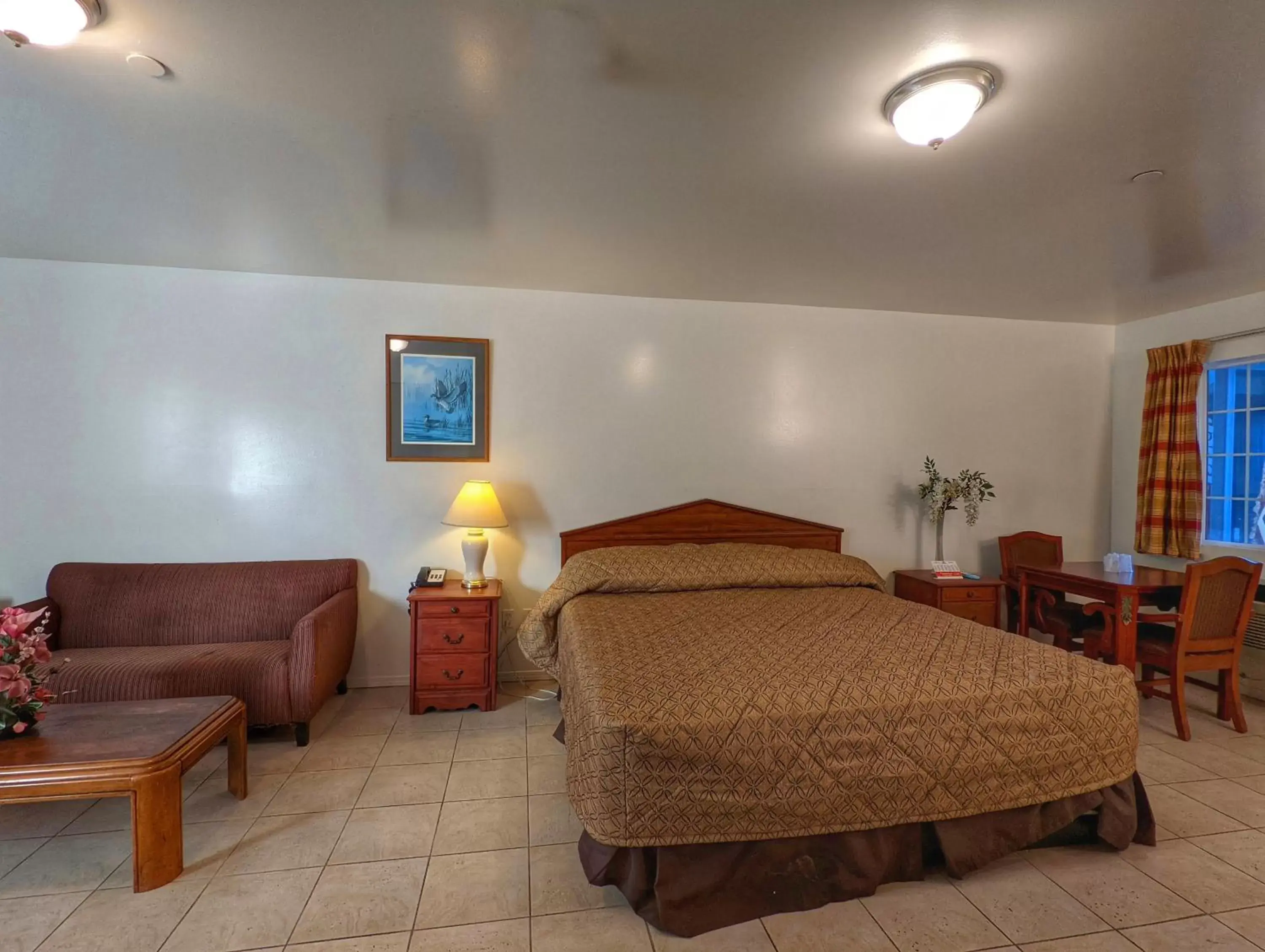 Bed in Americas Best Value Inn Oxnard-Port Hueneme