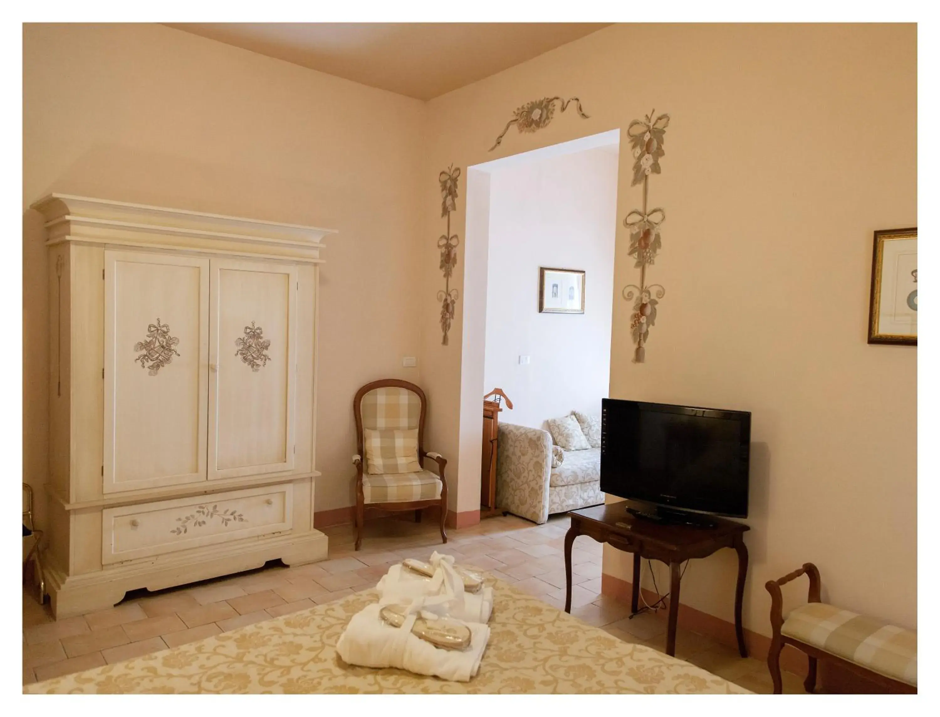 Decorative detail, Seating Area in Palazzo Guiderocchi