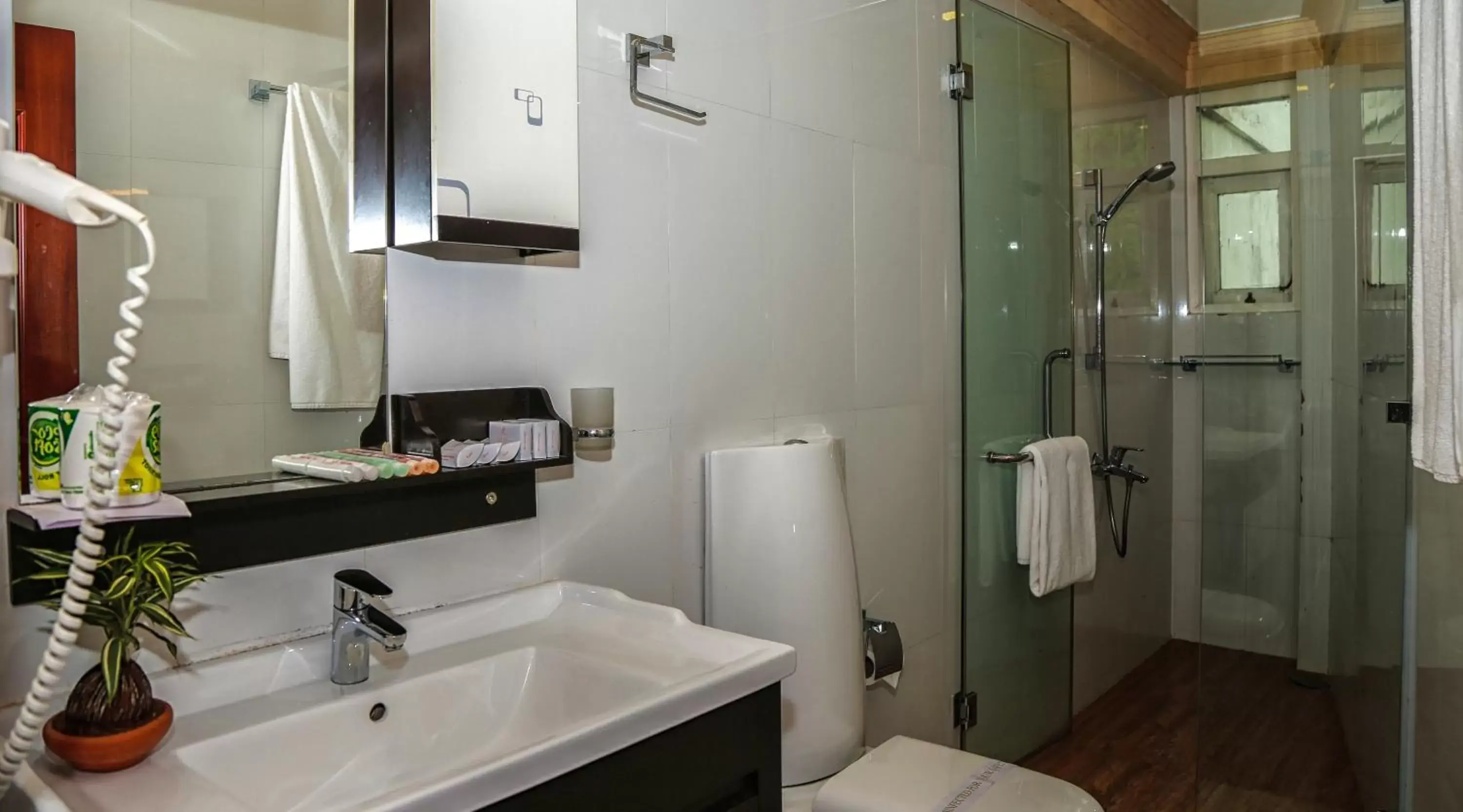 Shower, Bathroom in Oak Ray Serene Garden Hotel