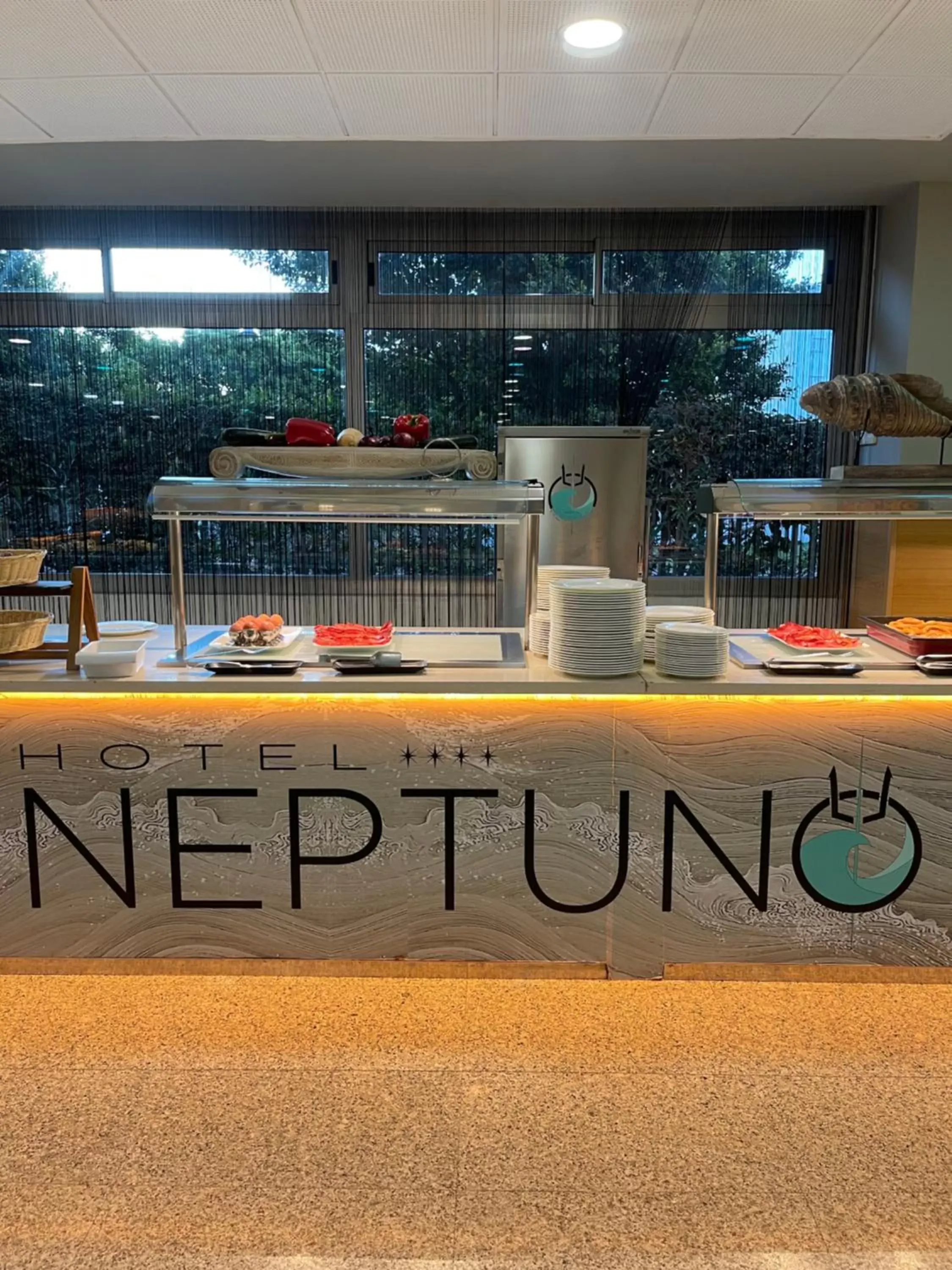 Restaurant/places to eat in Hotel Neptuno by ON GROUP