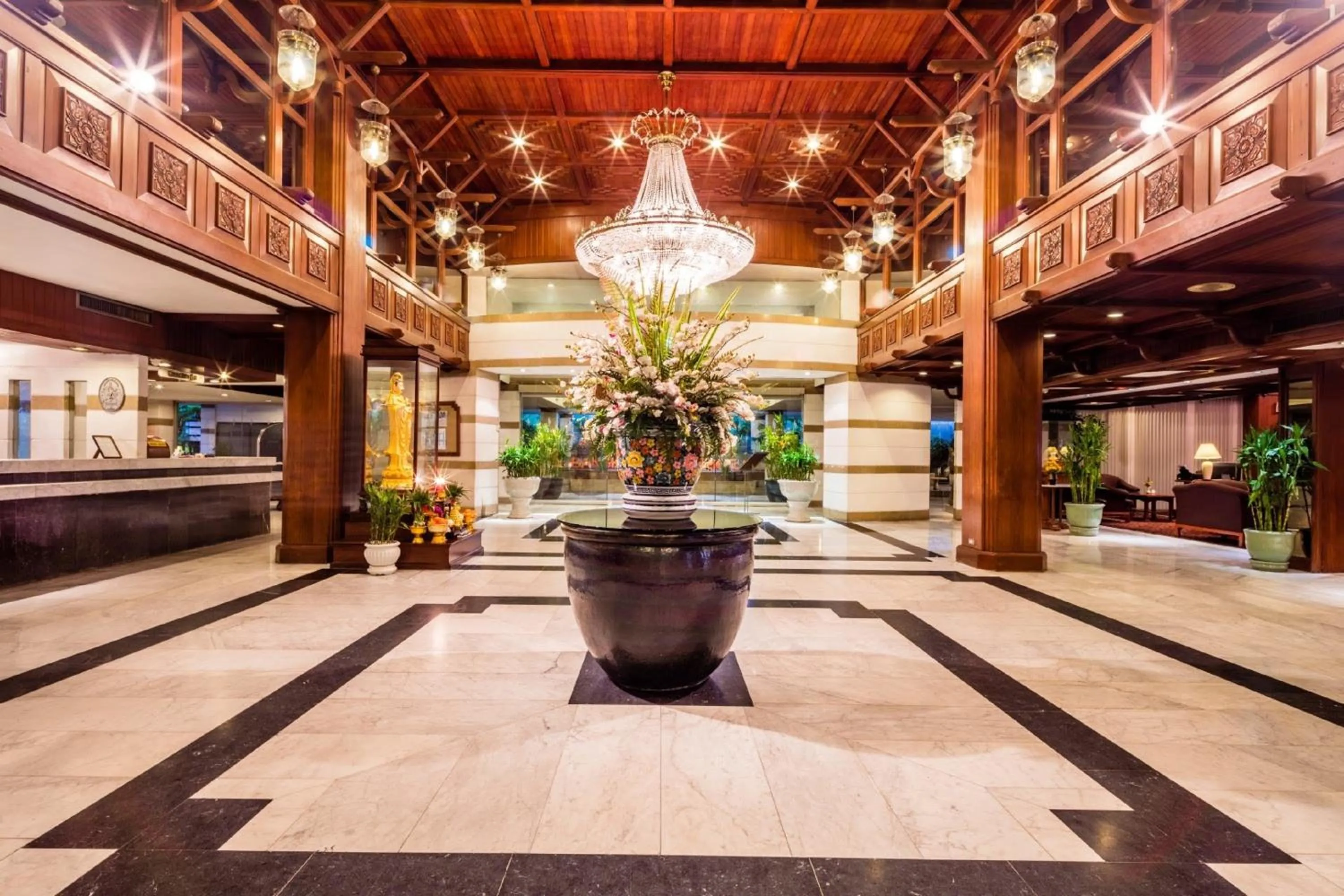 Lobby or reception in Bangkok Palace Hotel