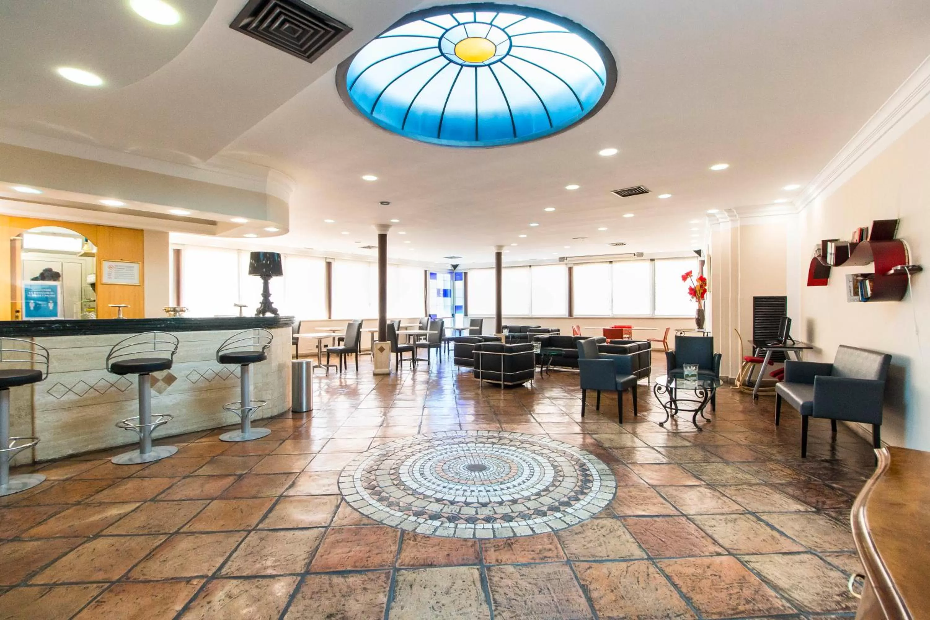 Lounge or bar in Hotel Royal Torino Centro Congressi