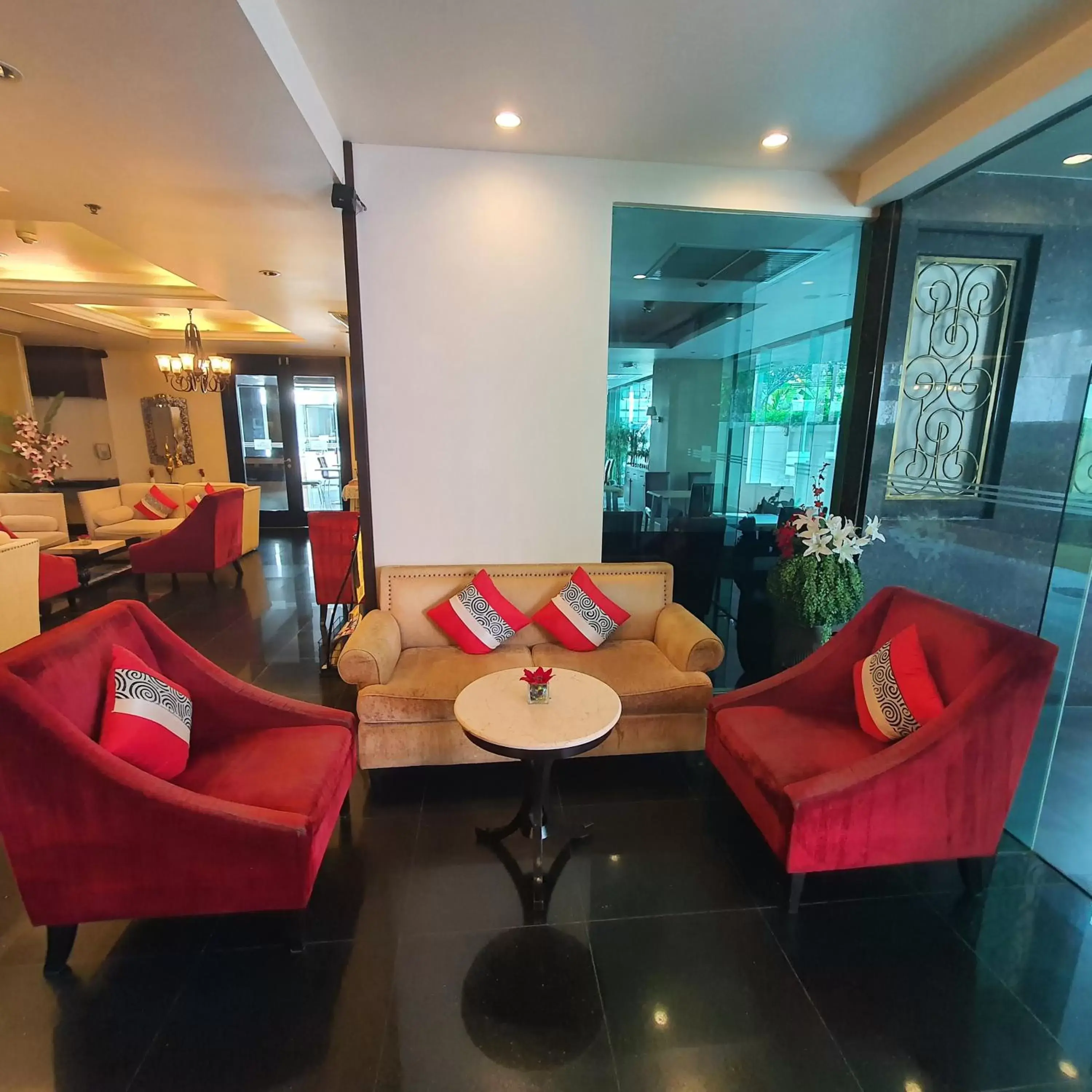 Living room, Lounge/Bar in Admiral Premier Bangkok