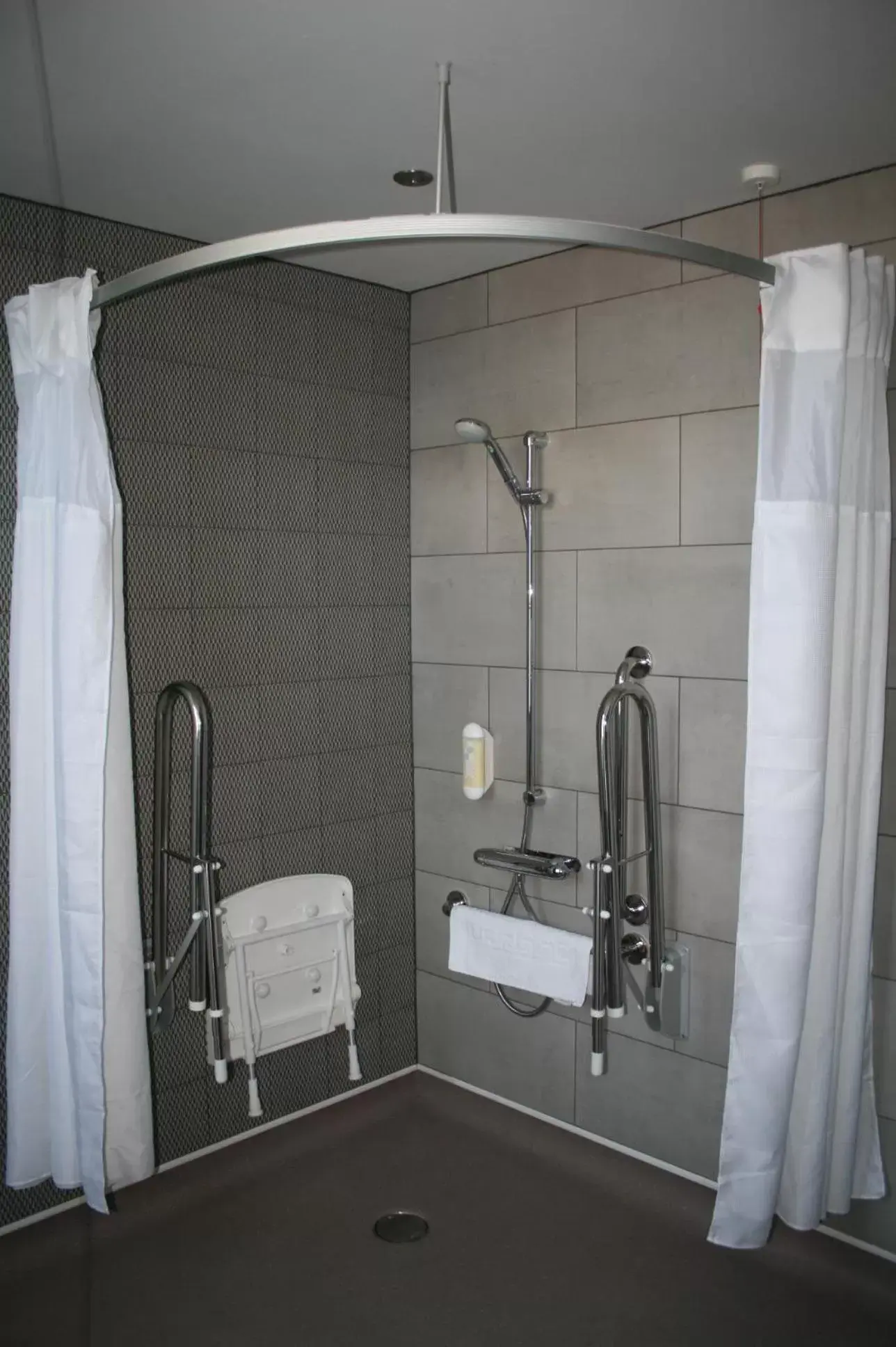 Area and facilities, Bathroom in The Yarborough Hotel Wetherspoon