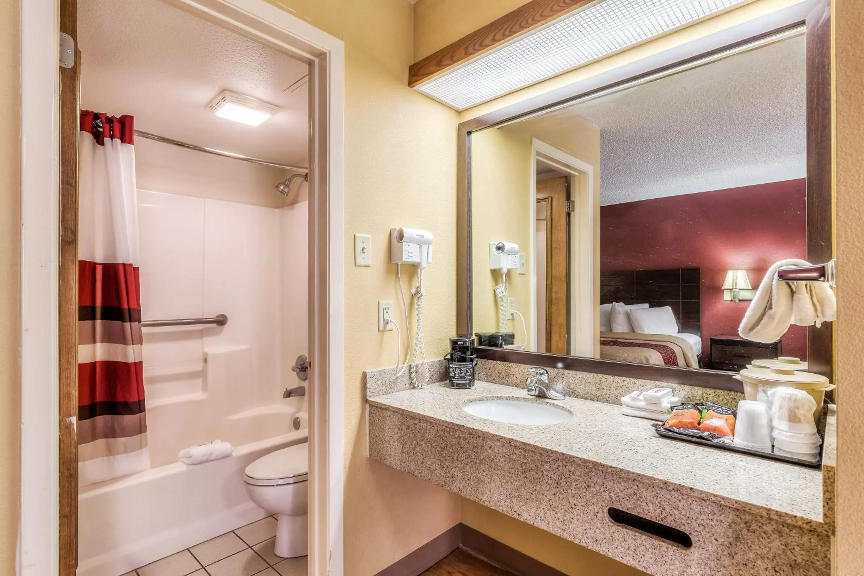 Bathroom in Red Roof Inn Amarillo West