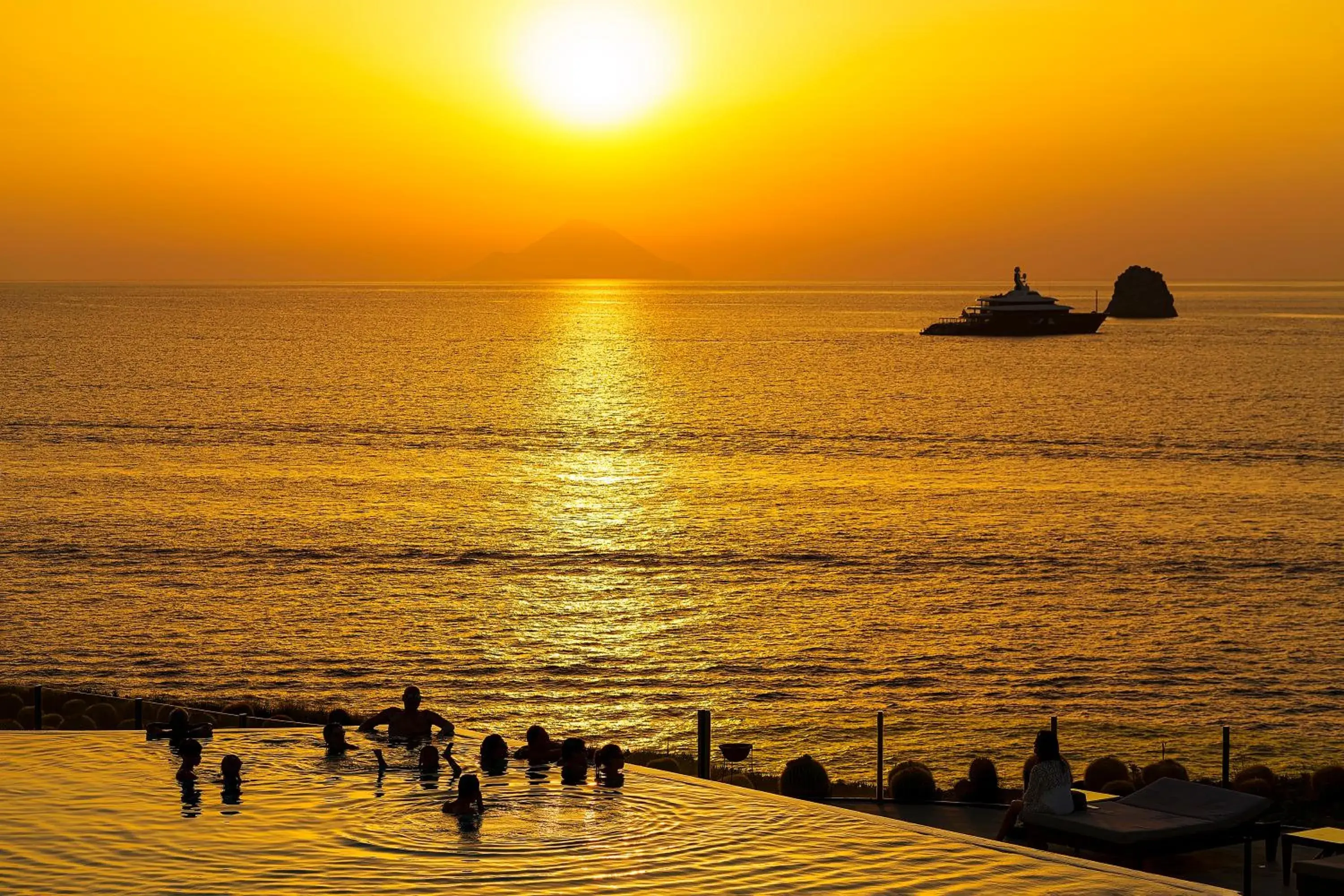 Sunrise/Sunset in Therasia Resort Sea and SPA