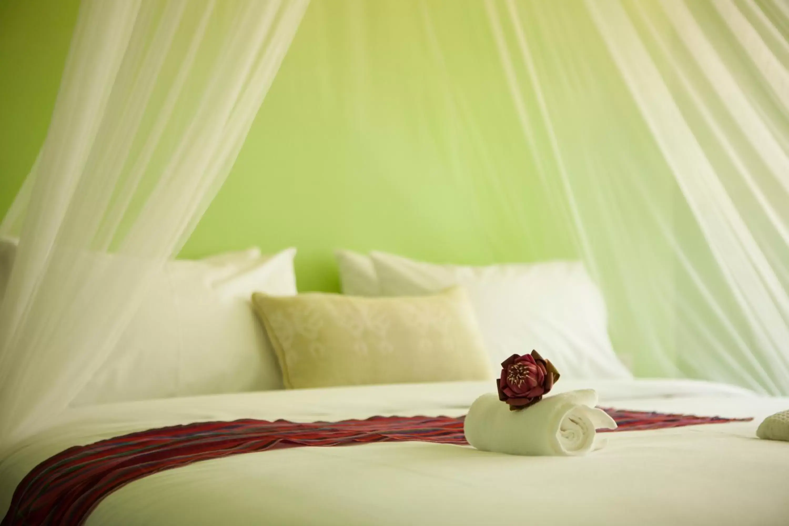 Bed in iRoHa Garden Hotel & Resort