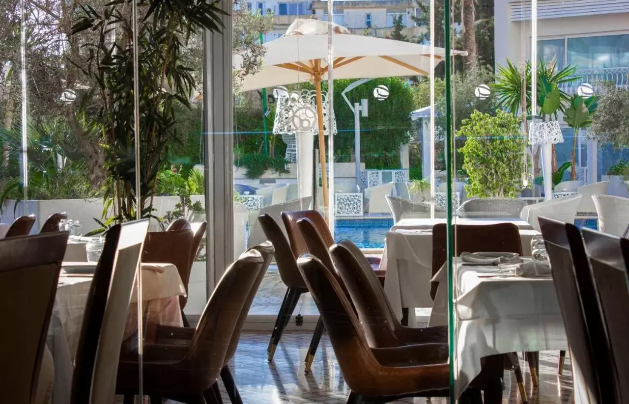 Restaurant/Places to Eat in Tunis Grand Hotel